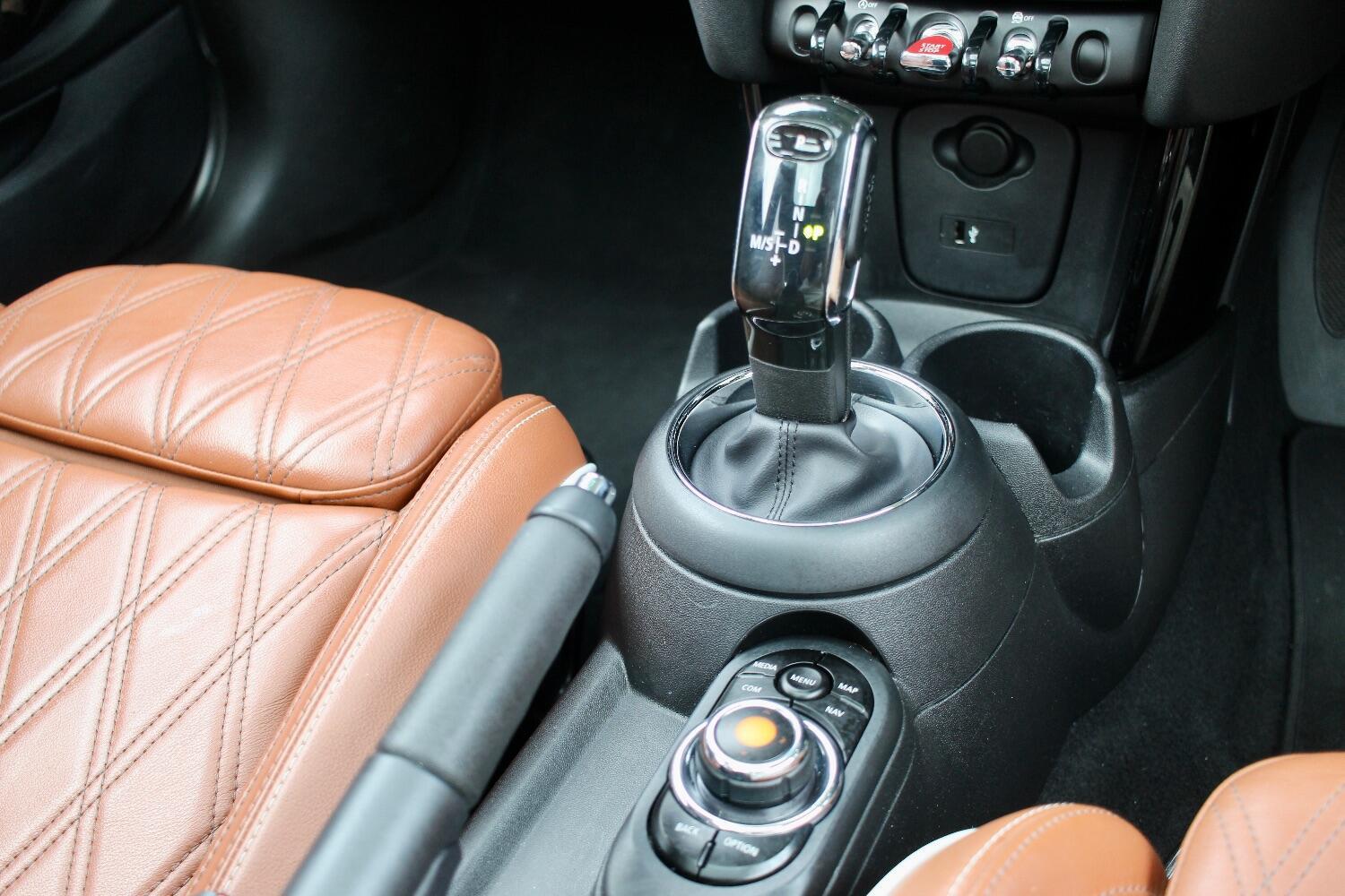 Mini Hatch view 13