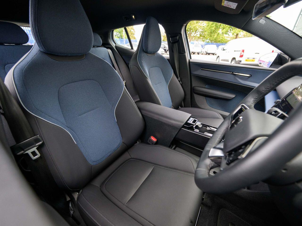 Volvo EX30 view 11