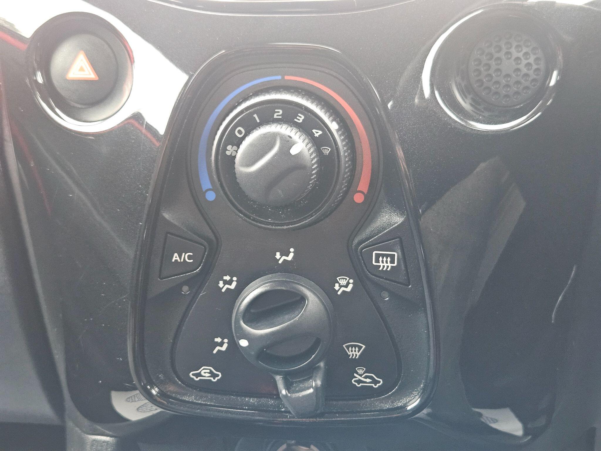 2015 Toyota AYGO image 35