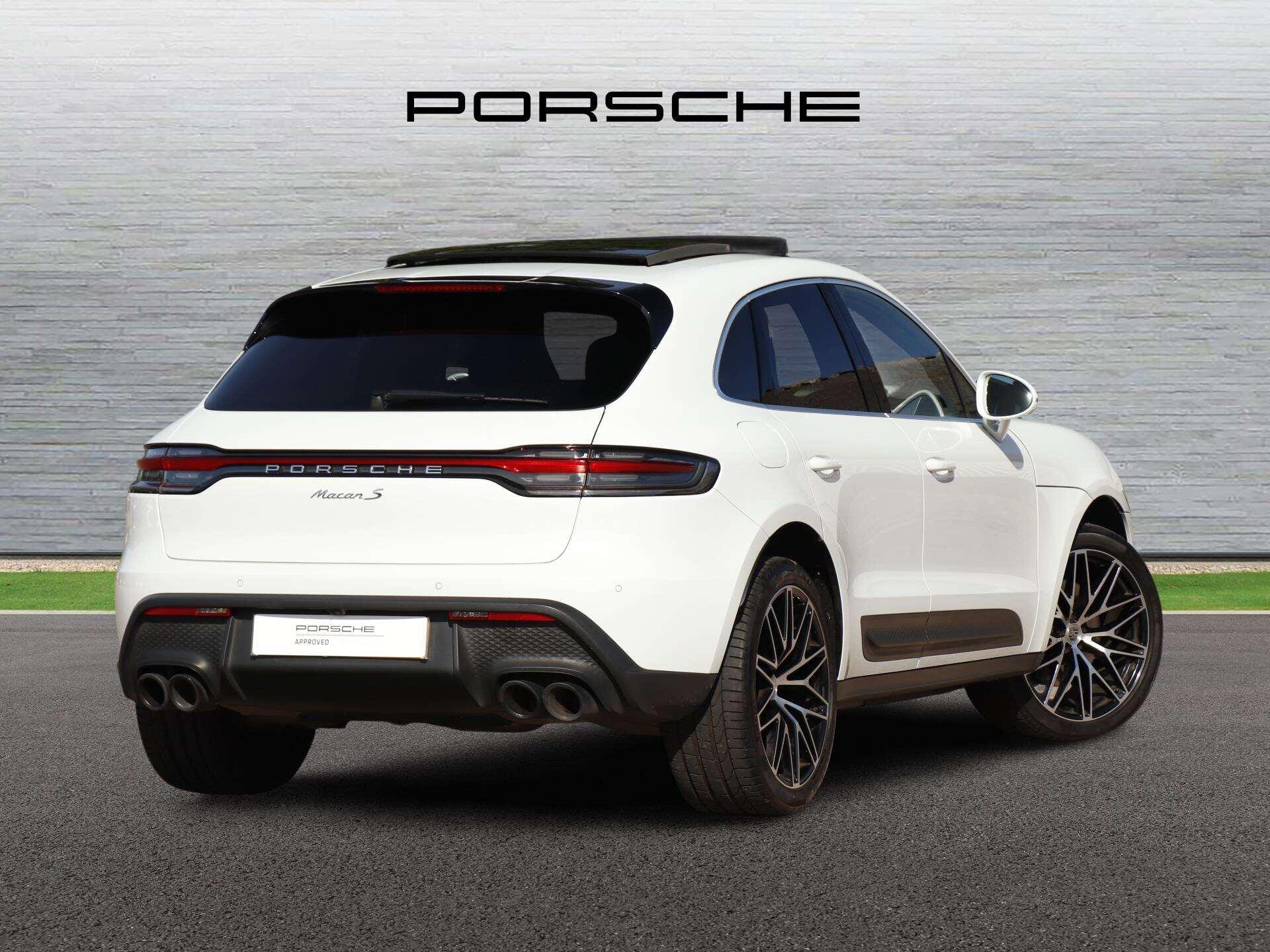 Porsche Macan view 3