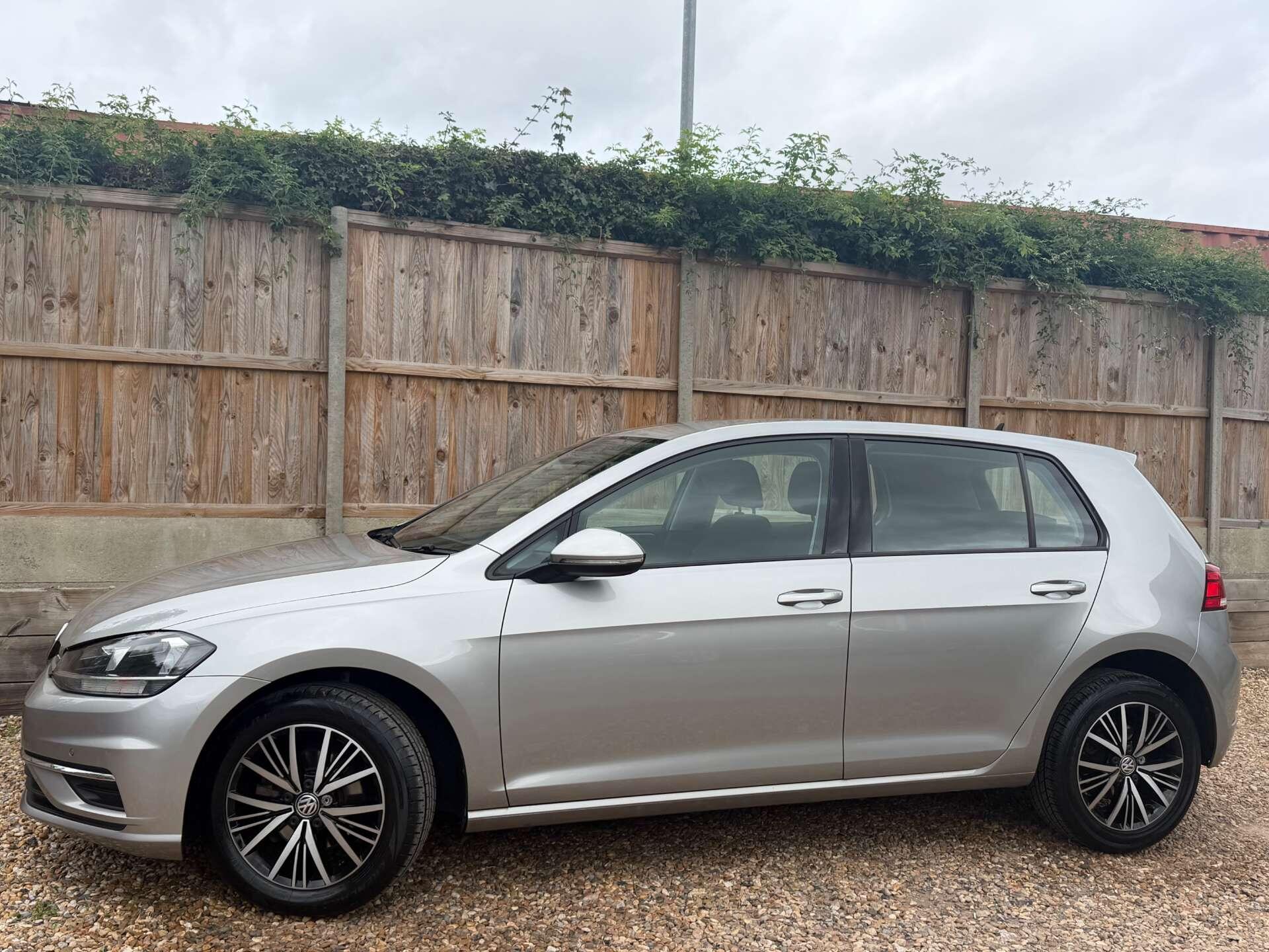 Volkswagen Golf view 5