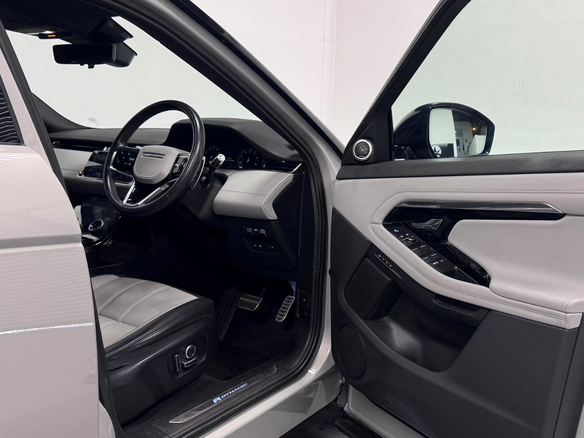 Land Rover Range Rover Evoque view 34