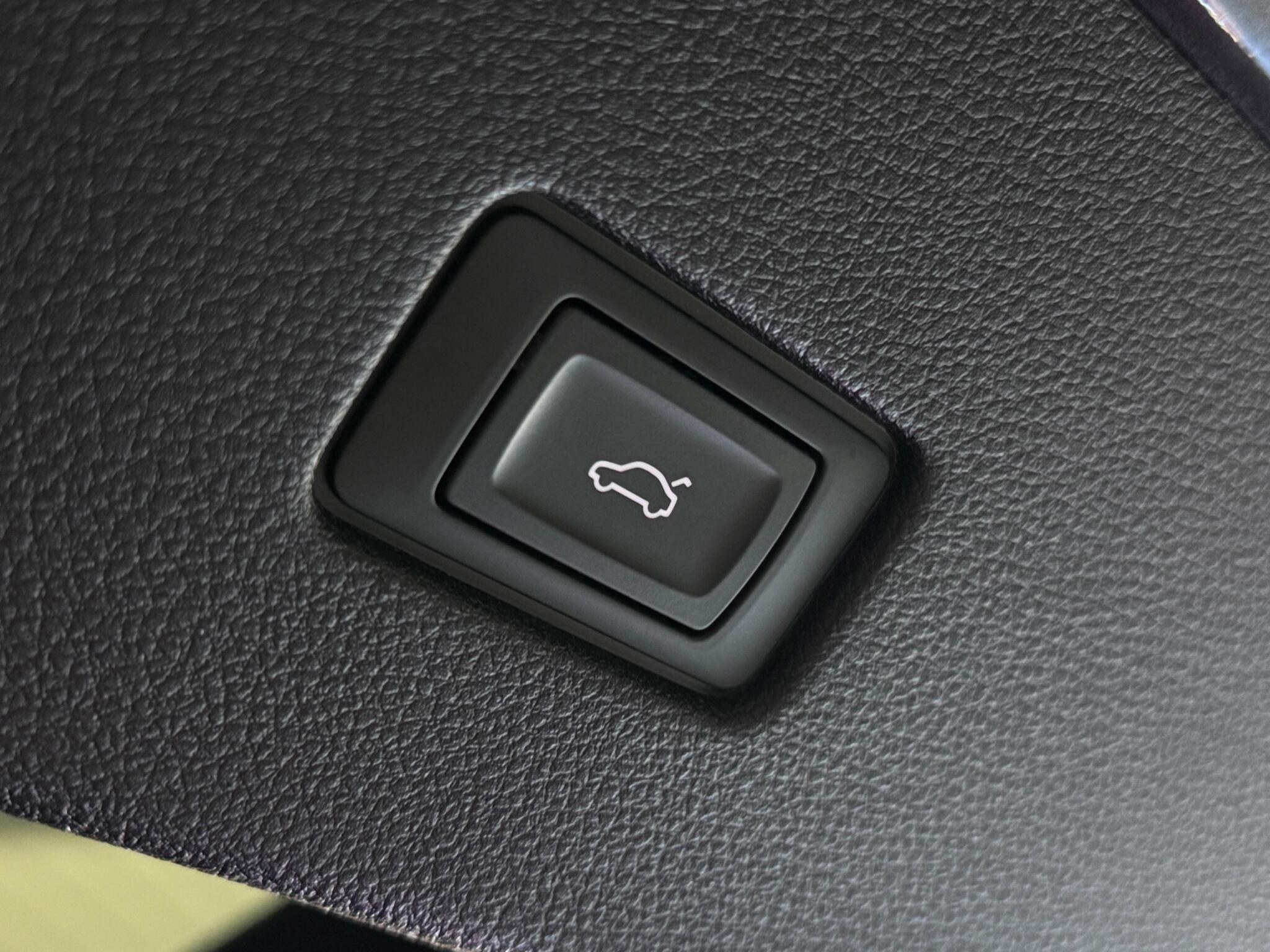 Audi Q8 view 21