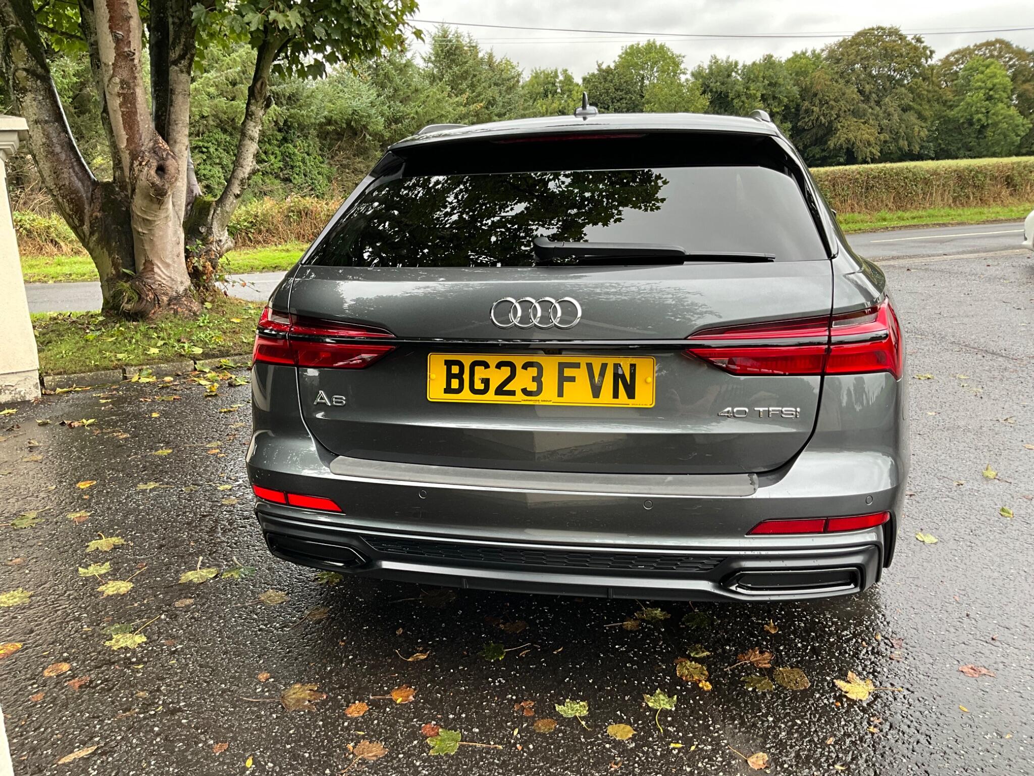 Audi A6 Avant view 3