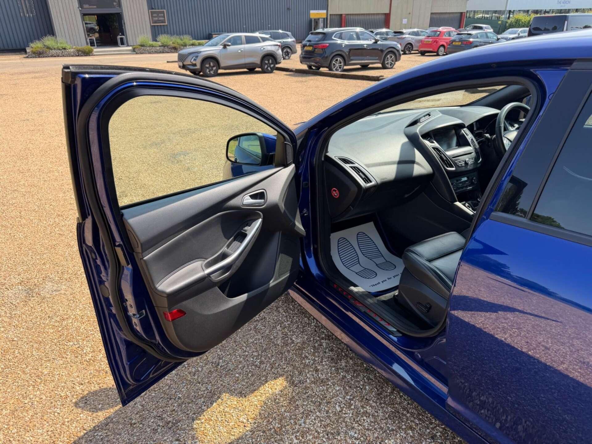 Ford Focus view 17