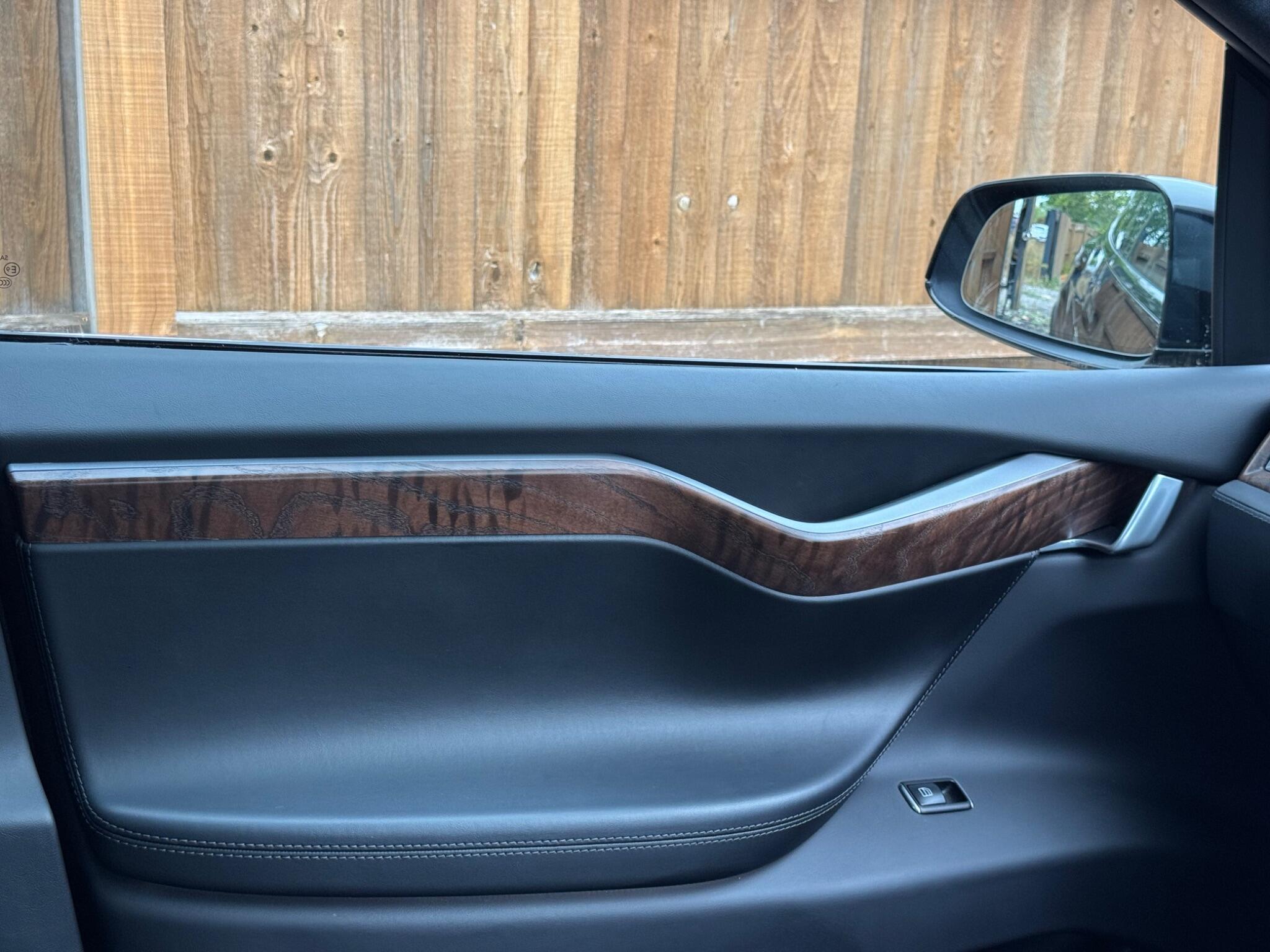 Tesla Model X view 32