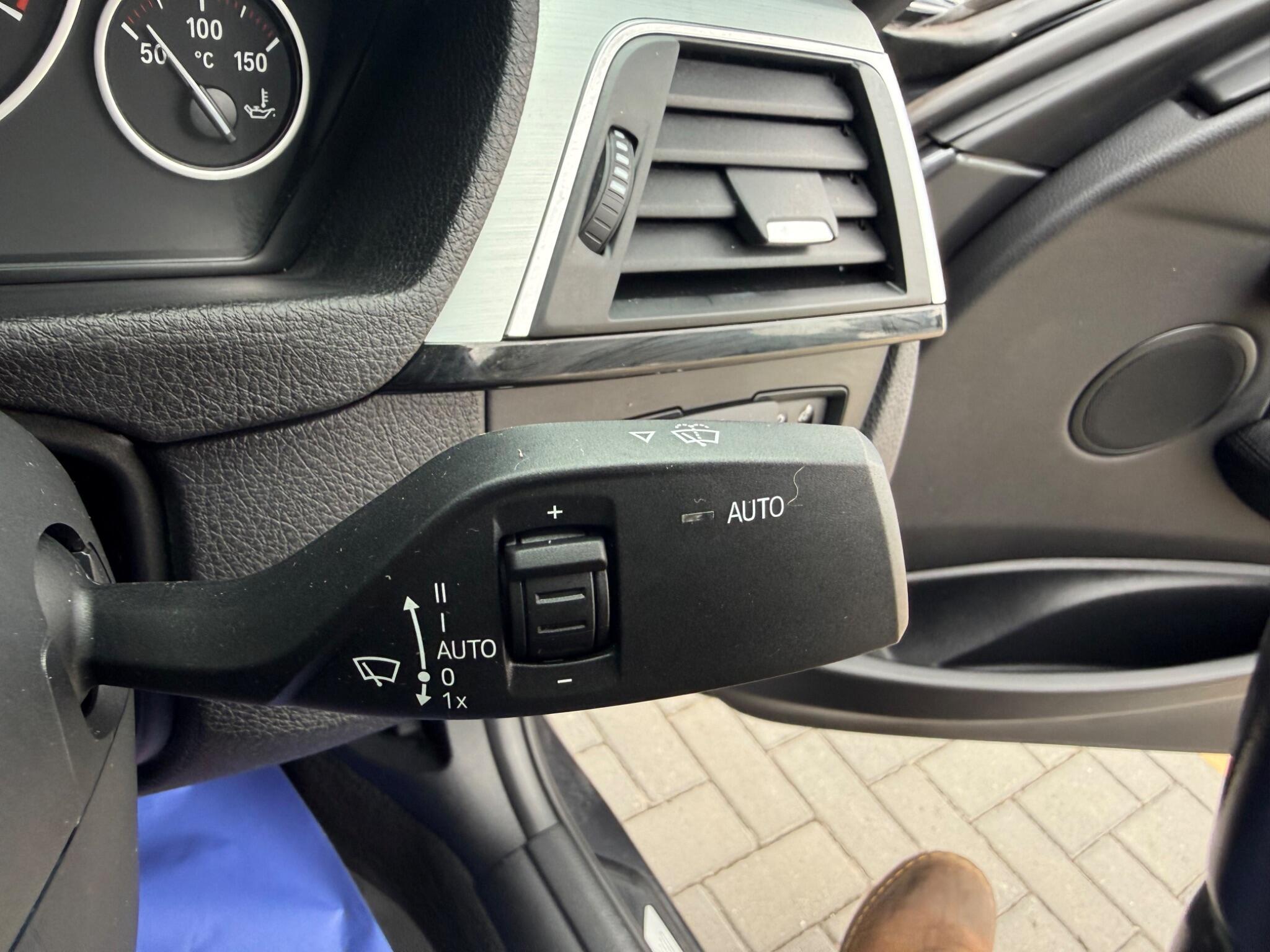 BMW 3 Series view 30