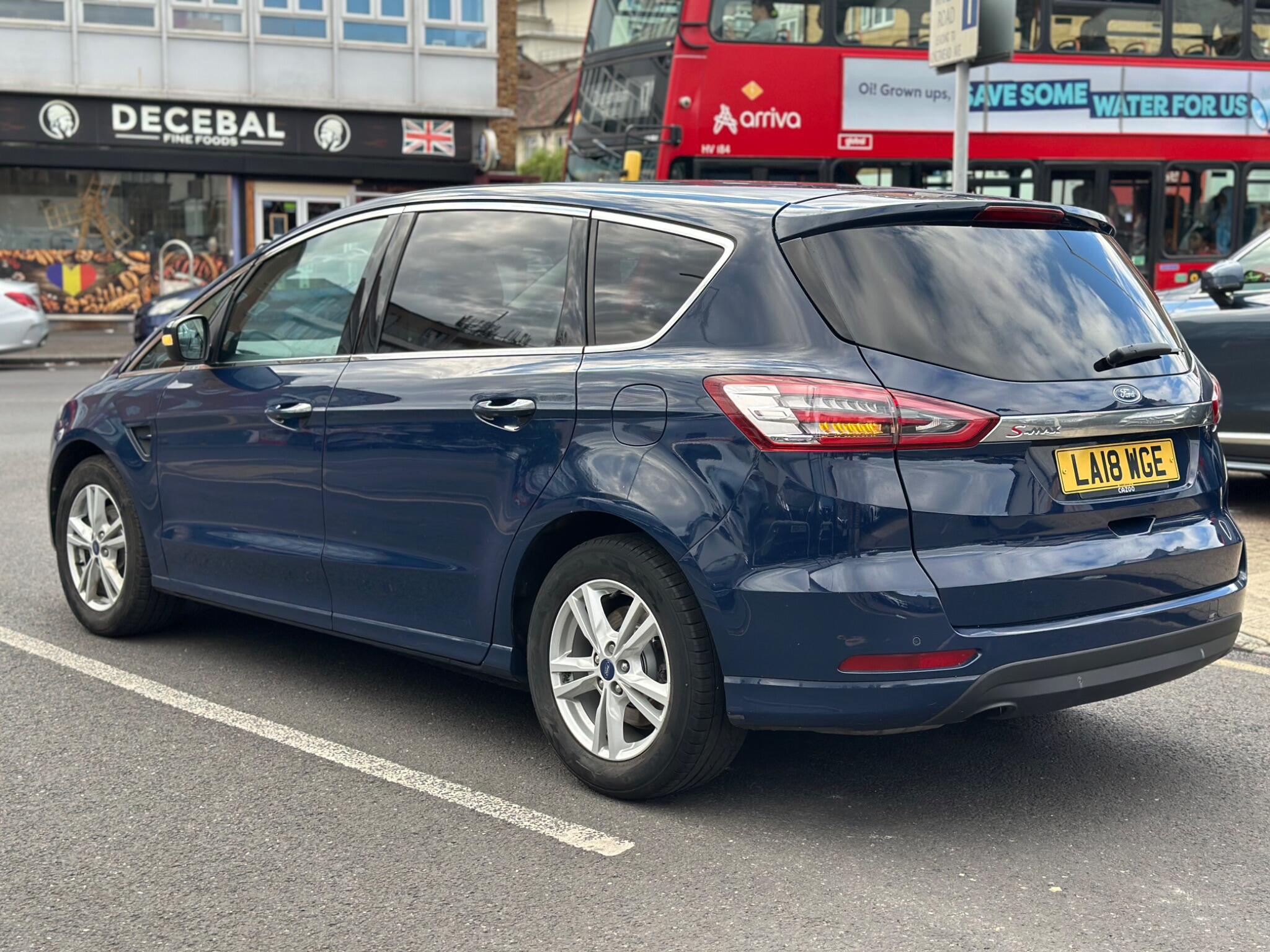 Ford S-Max view 4