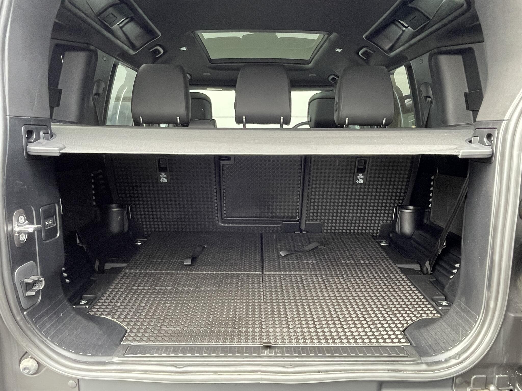 Land Rover Defender view 52
