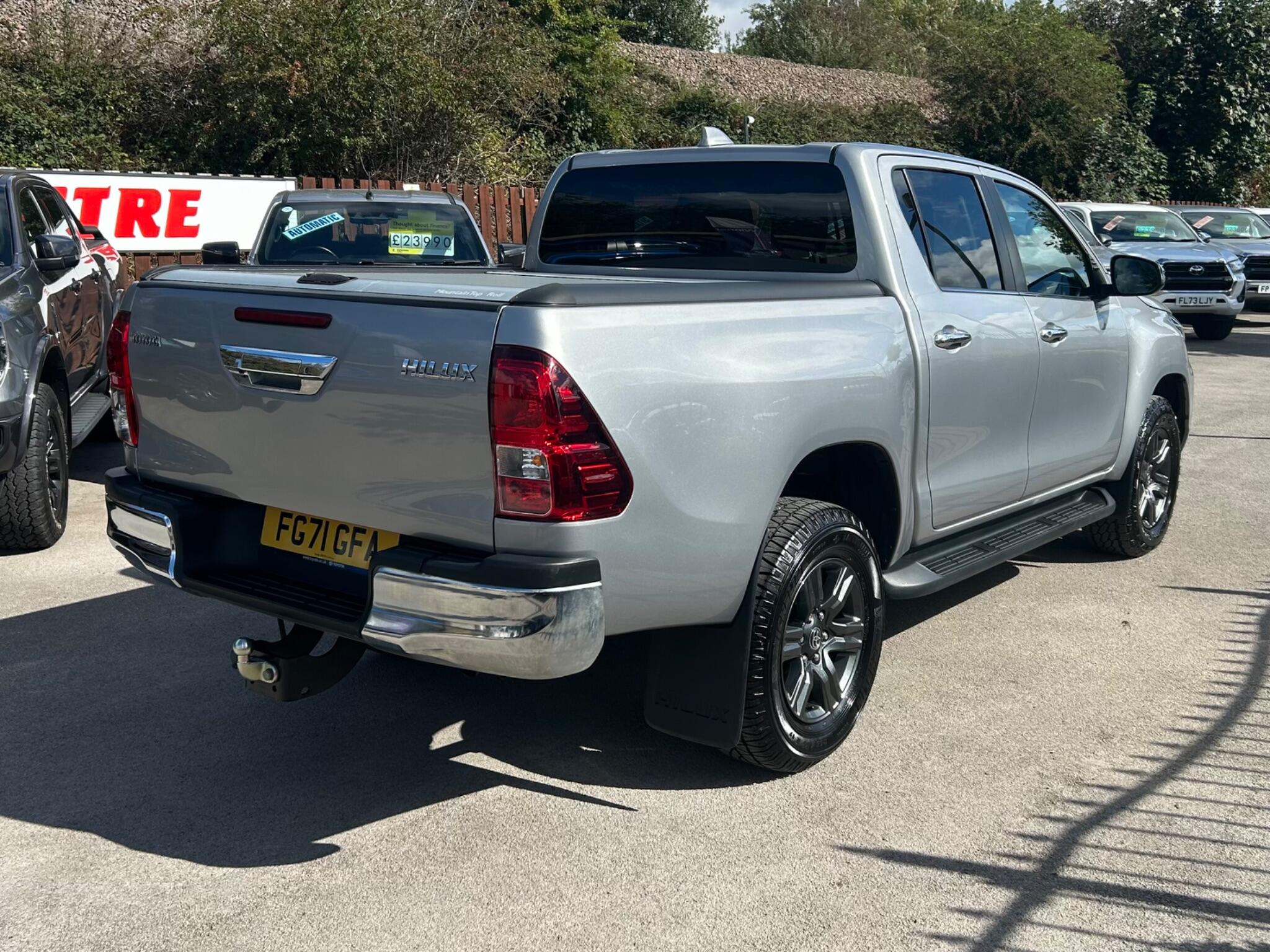 Toyota Hilux view 8