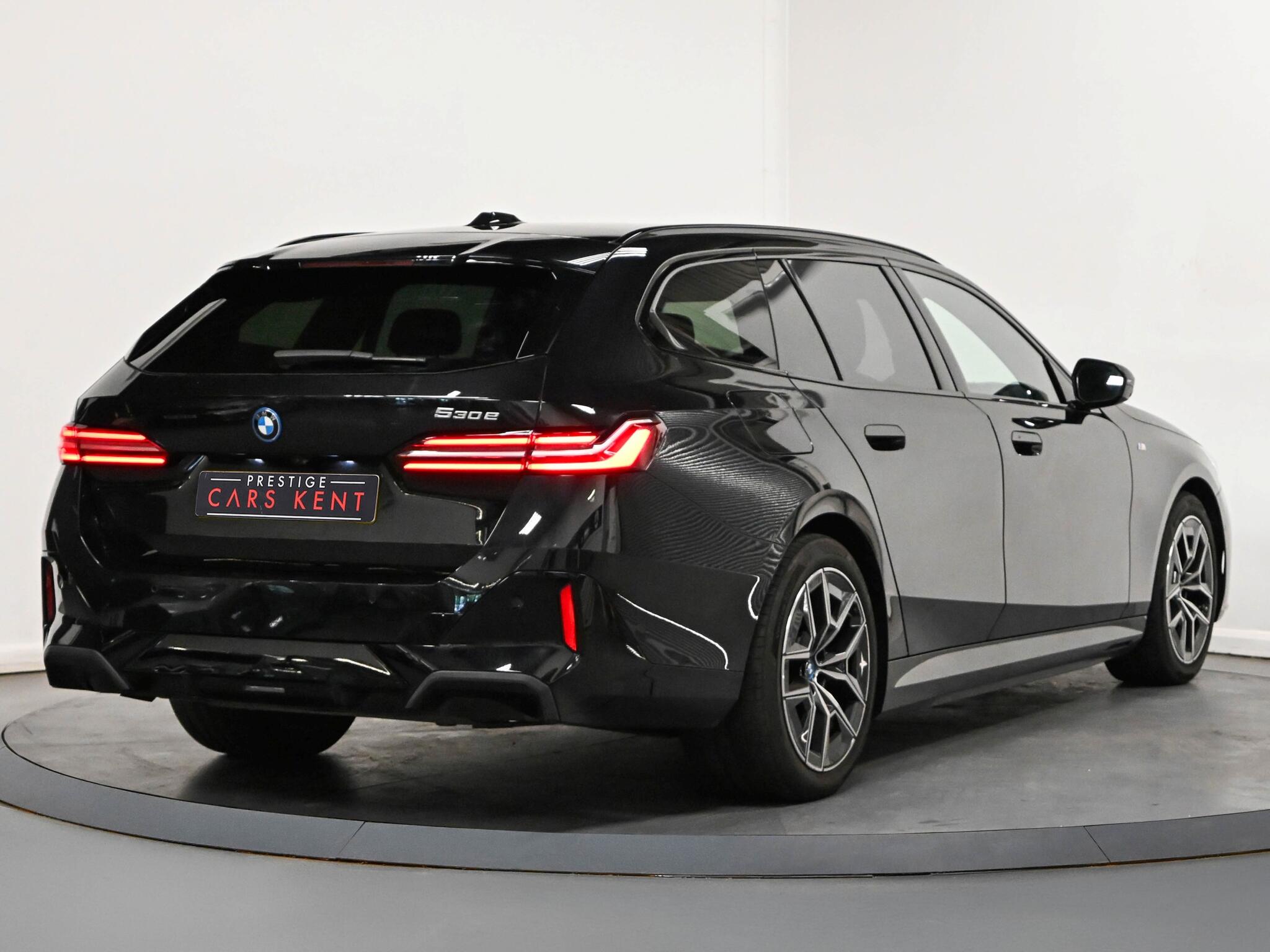 BMW 5 Series view 17
