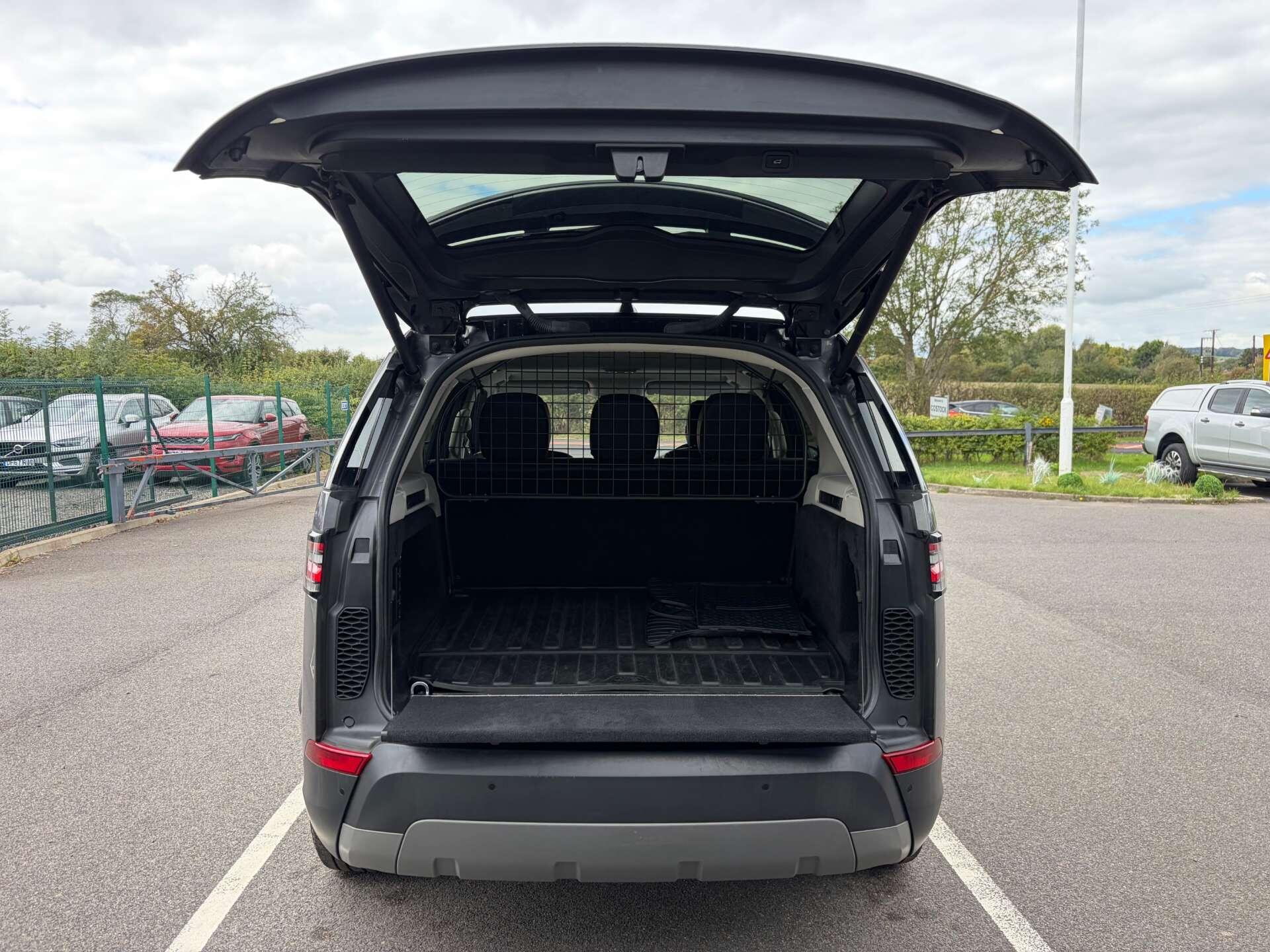 Land Rover Discovery 3 view 25