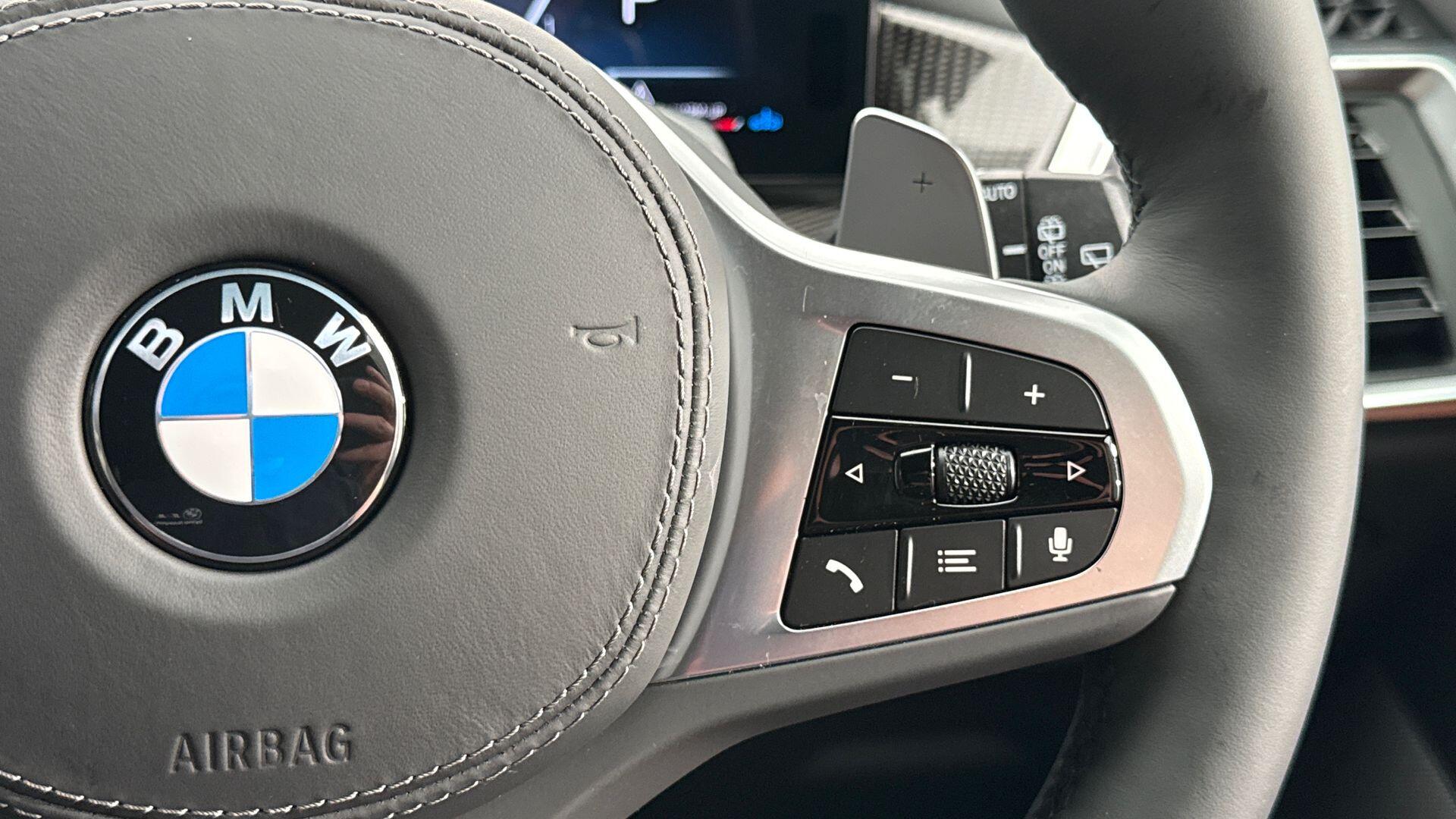 BMW X7 view 18