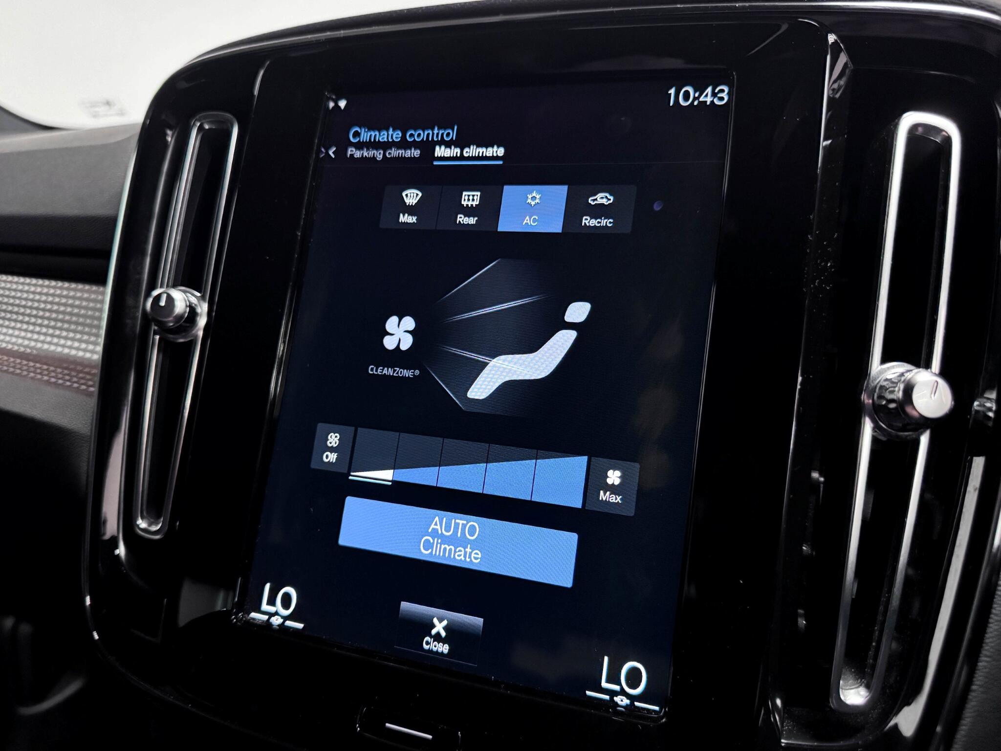 Volvo XC40 view 44