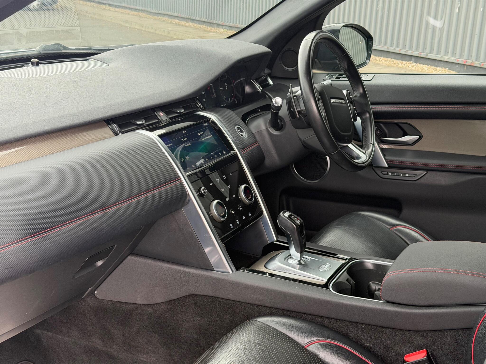 Land Rover Discovery Sport view 12