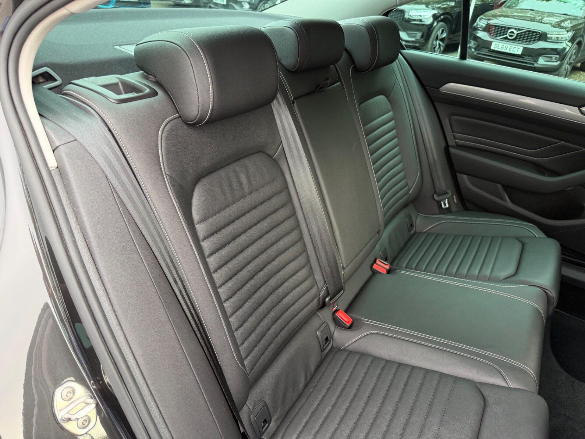 Volkswagen Passat view 27