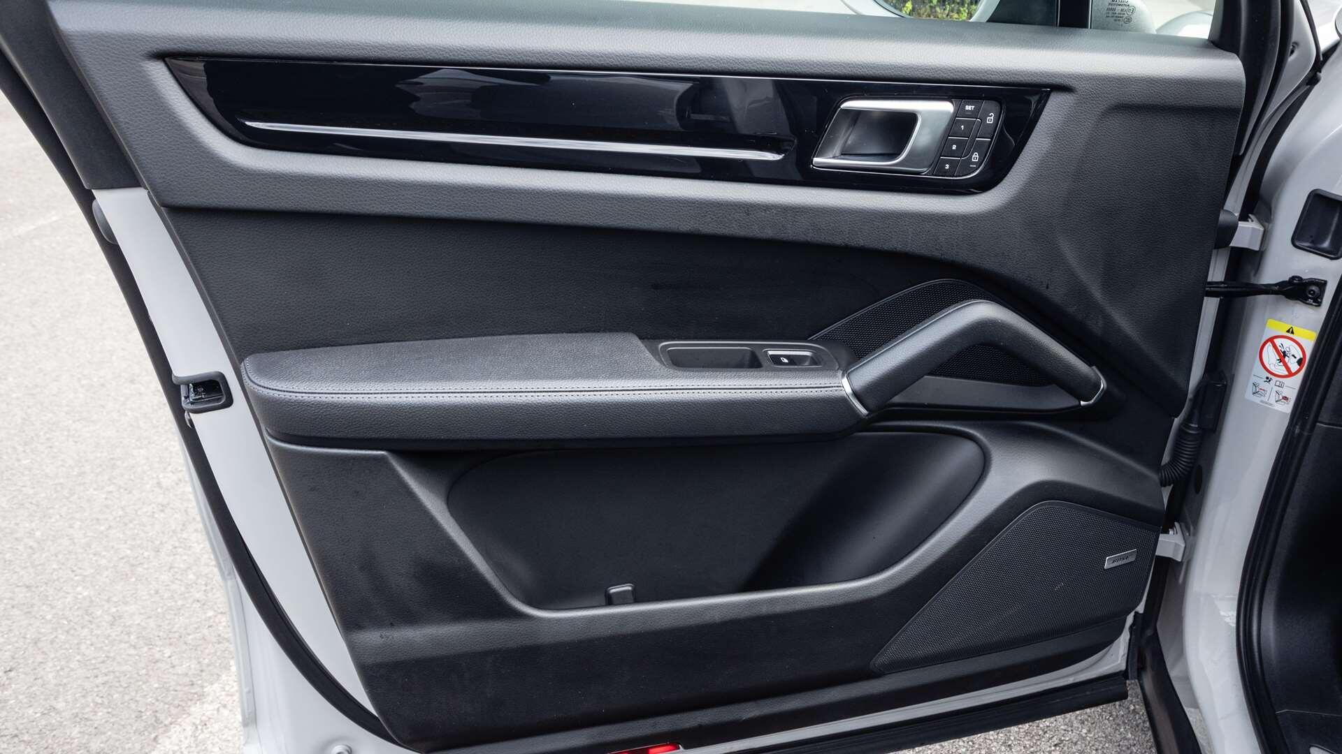Porsche Cayenne view 37