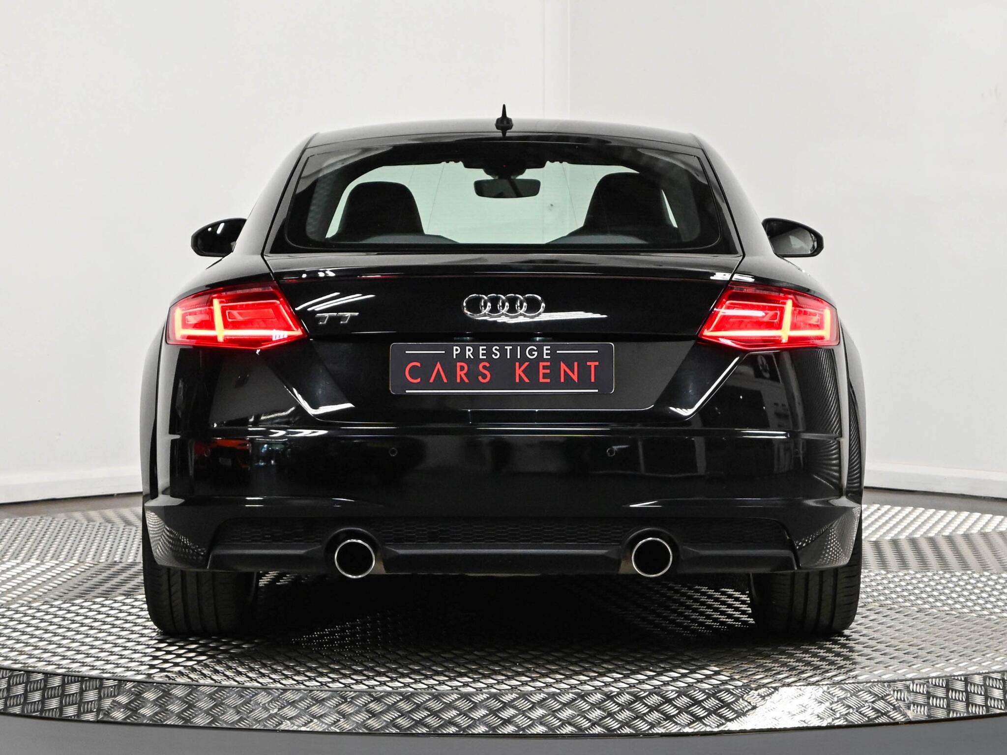Audi TT view 23