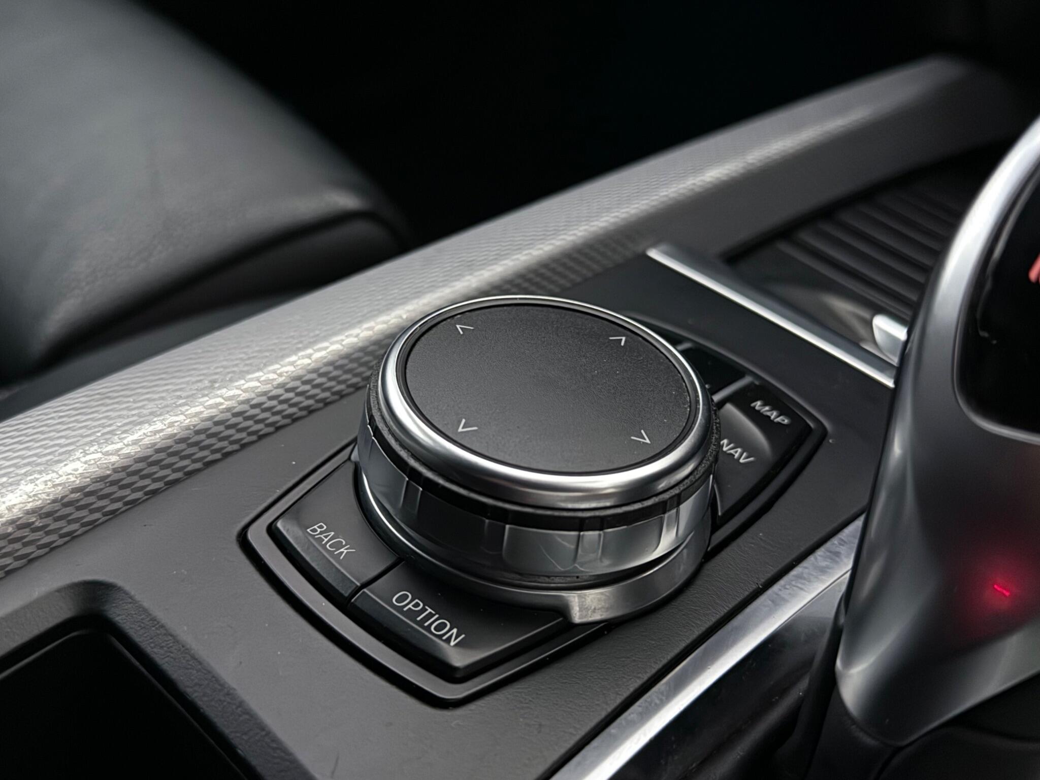 BMW X5 view 24