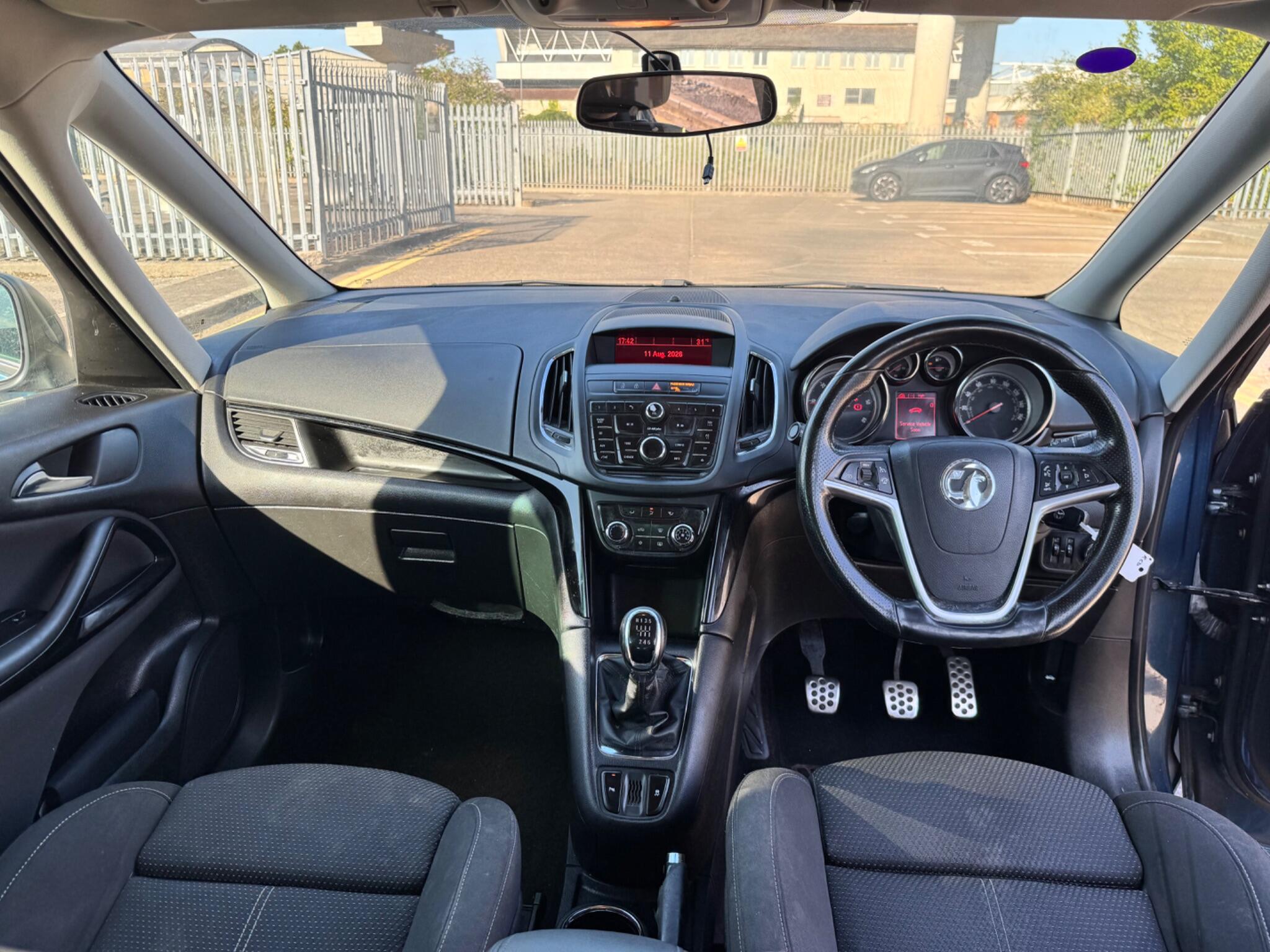 Vauxhall Zafira Tourer view 26