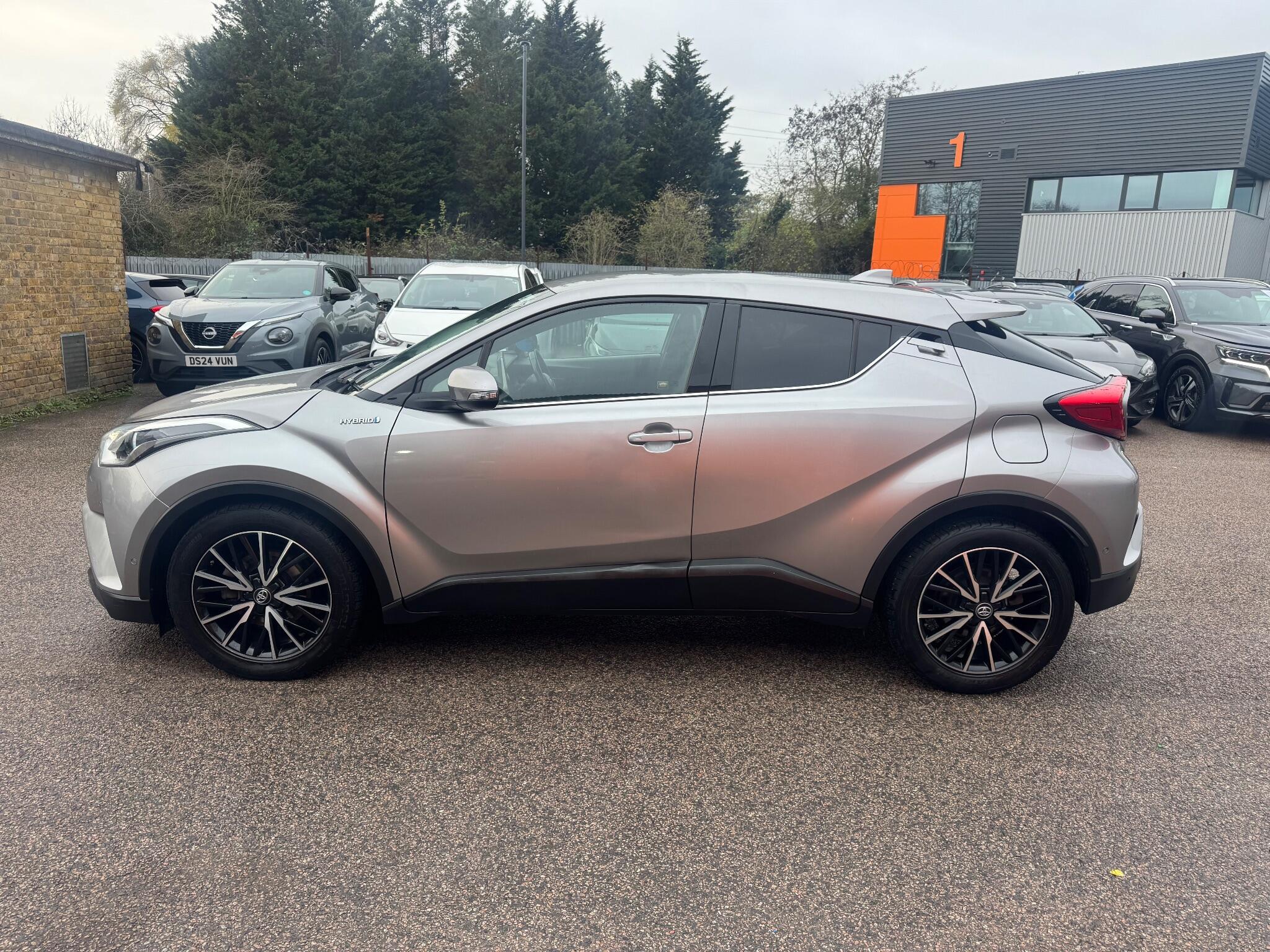 Toyota C-HR view 8