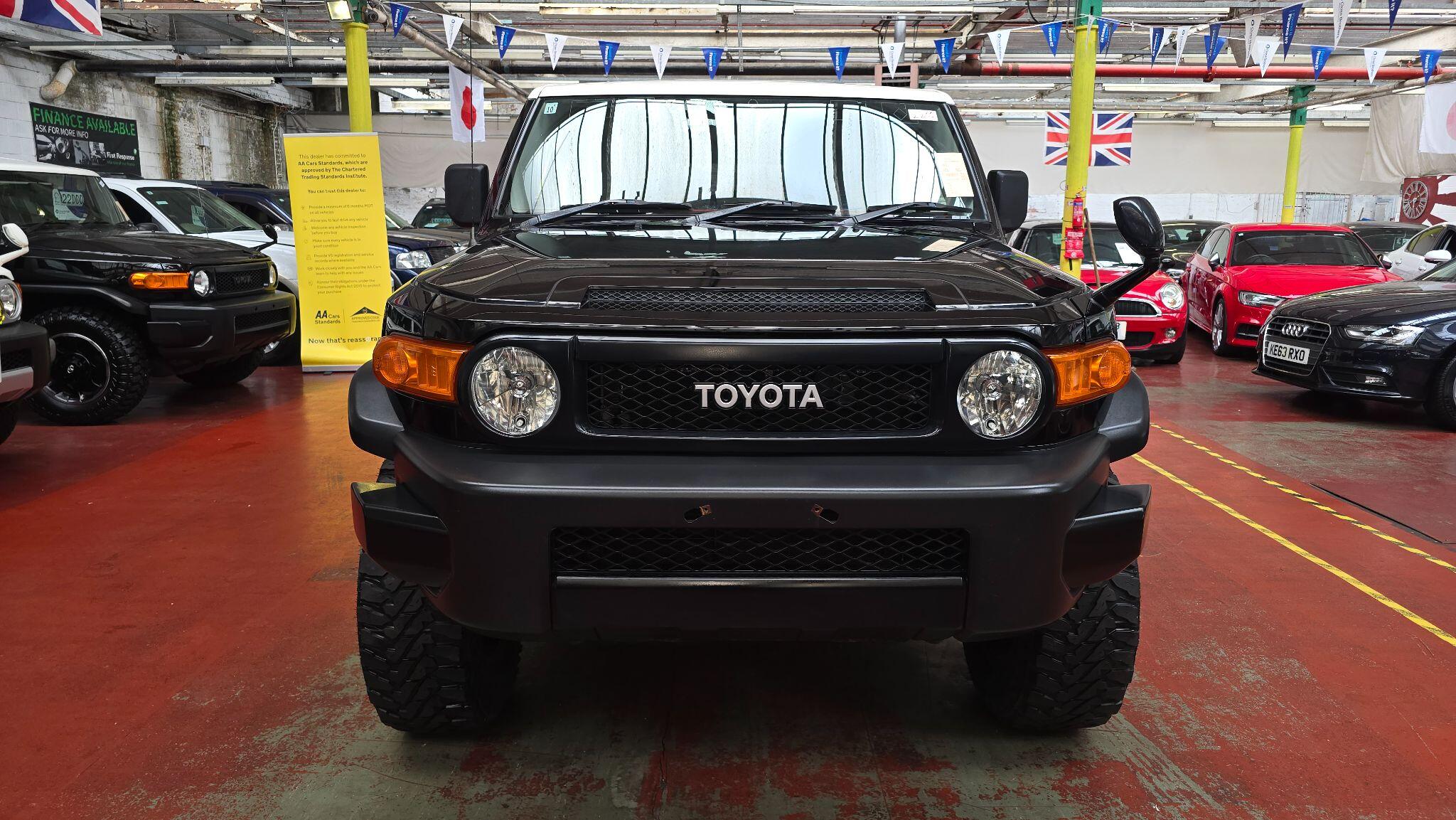 Toyota FJ Cruiser view 2