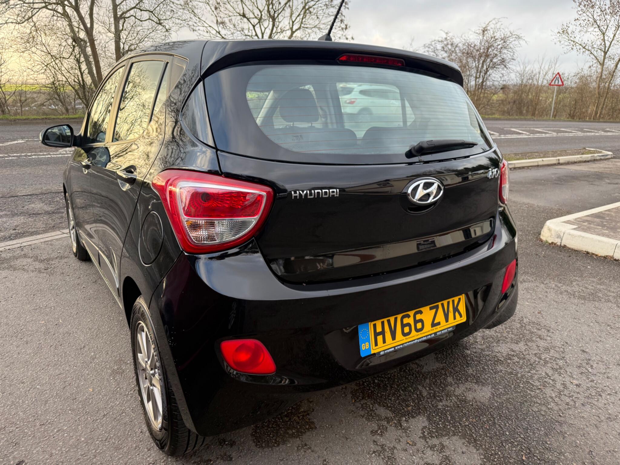 2016 Hyundai i10 1.0 Premium Euro 5 5dr • 99,000 miles image 5
