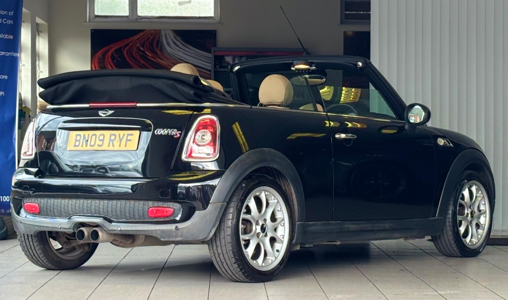 Mini Convertible view 10