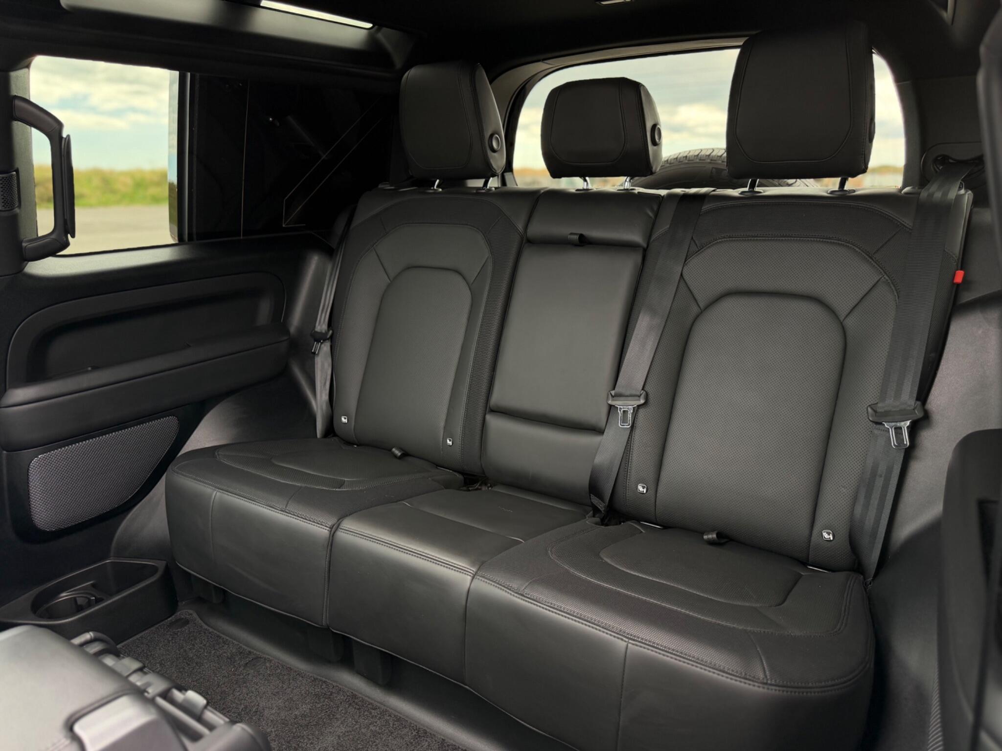 Land Rover Defender view 25