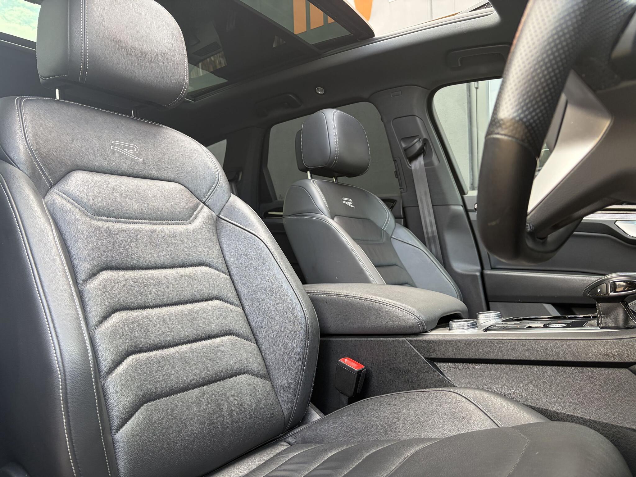 Volkswagen Touareg view 16