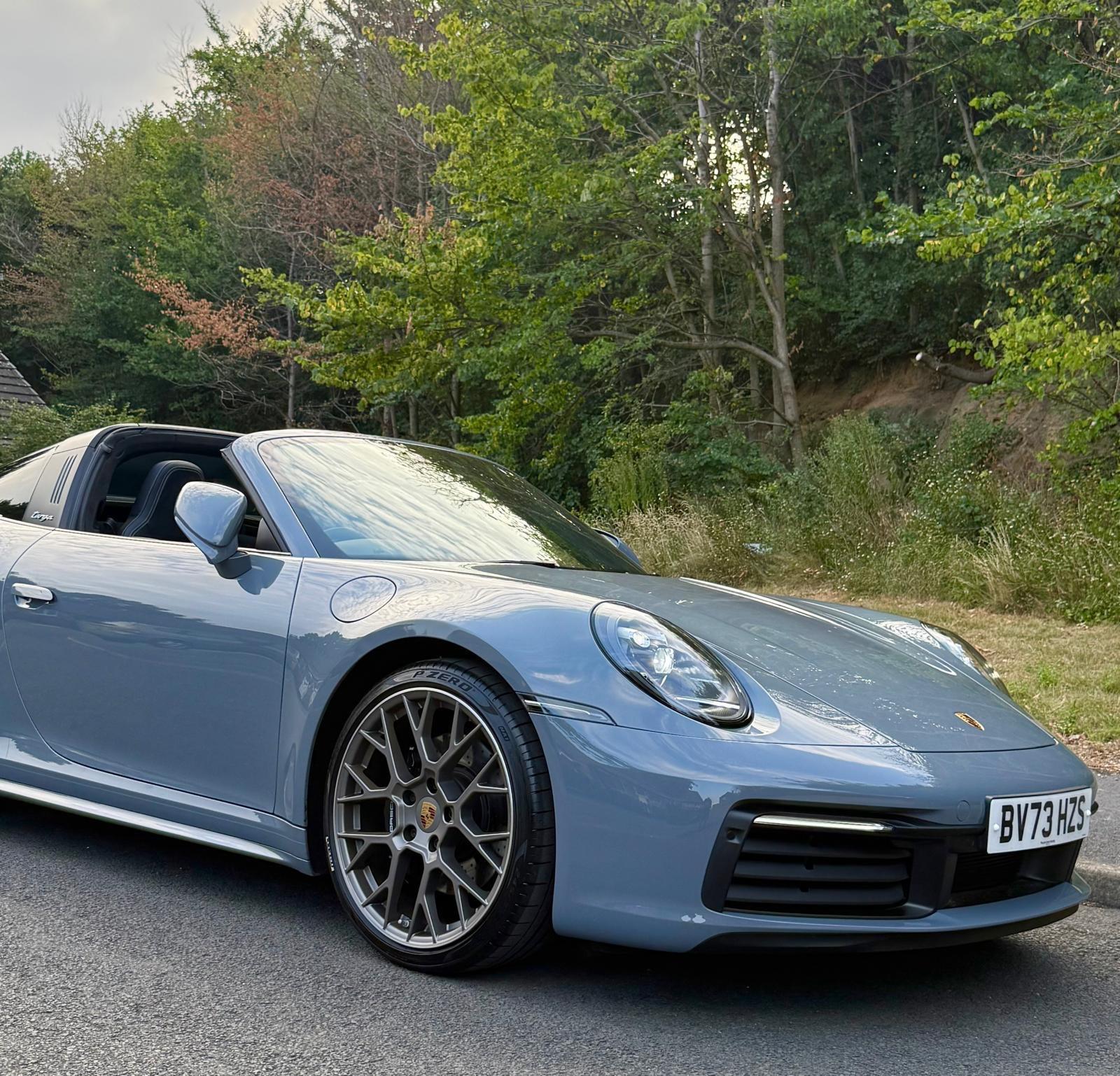 Porsche 911 view 34