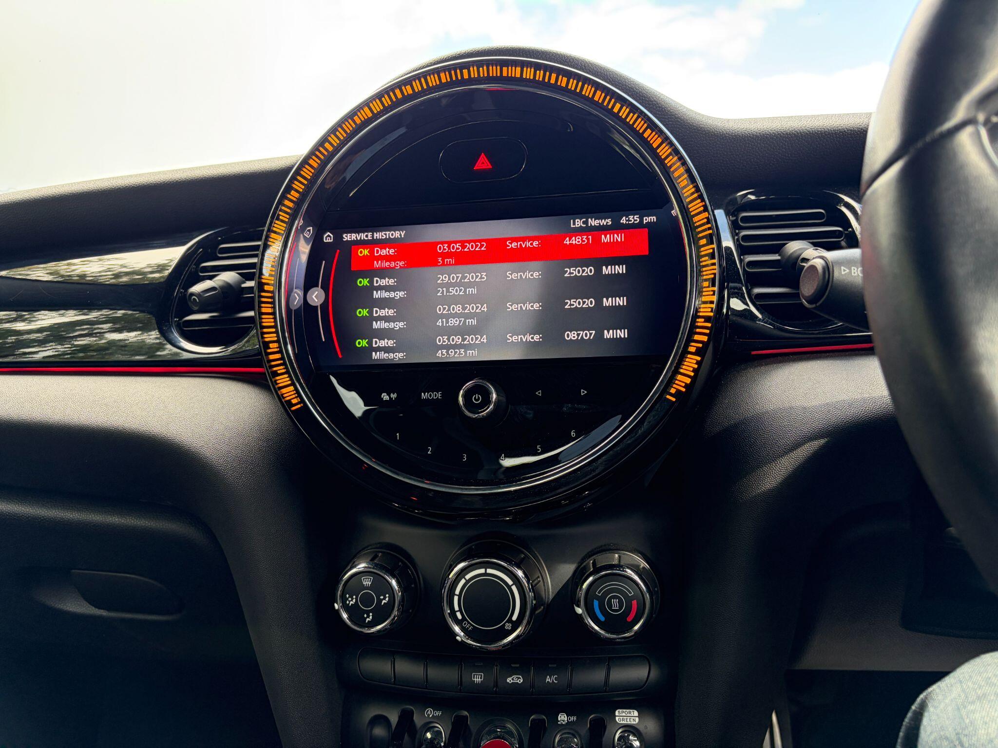 Mini Hatch view 24