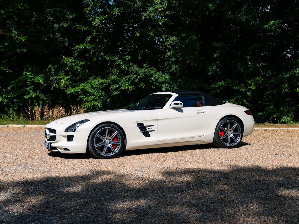 Mercedes-Benz SLS view 9
