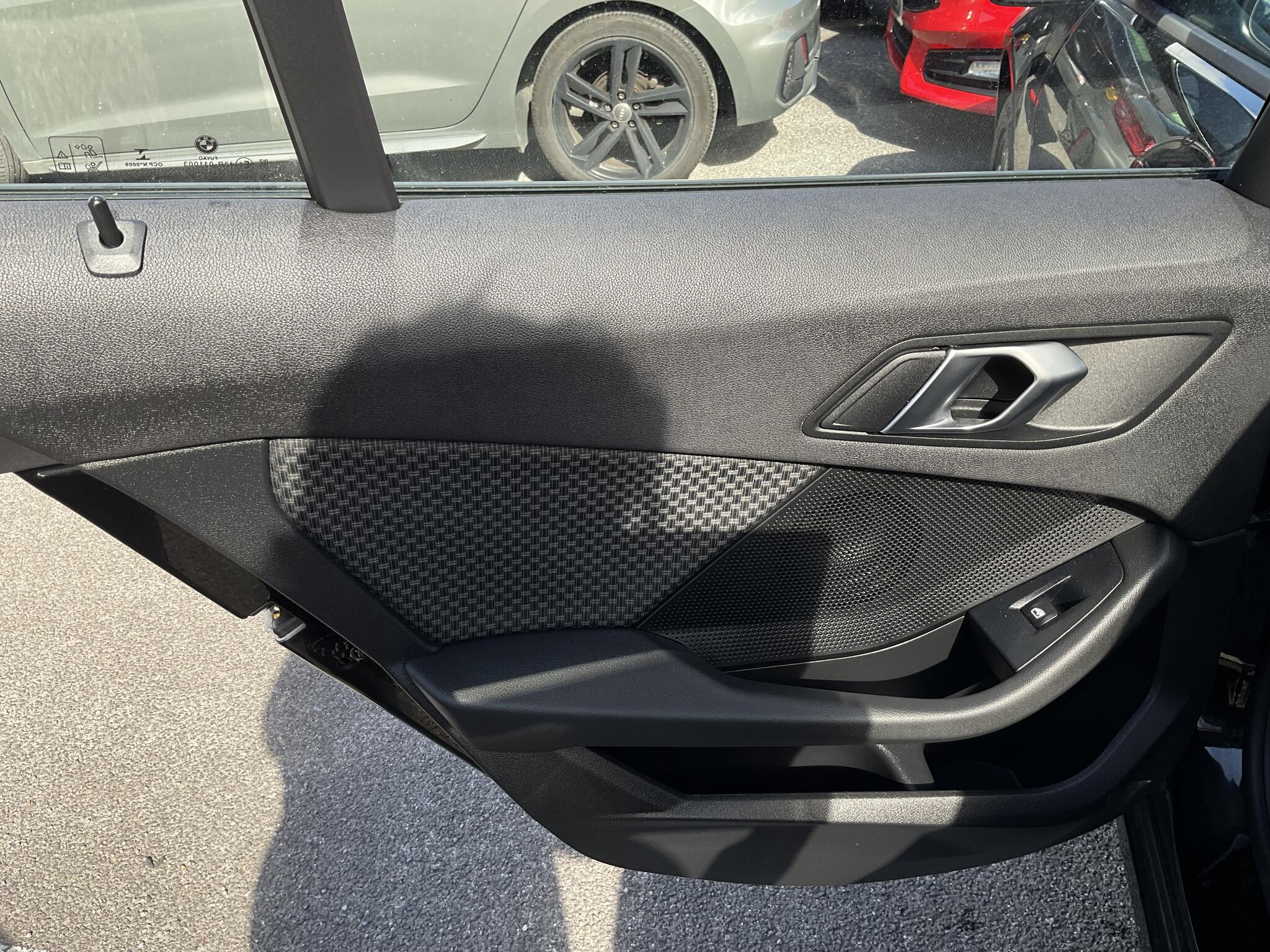 BMW 1 Series view 22
