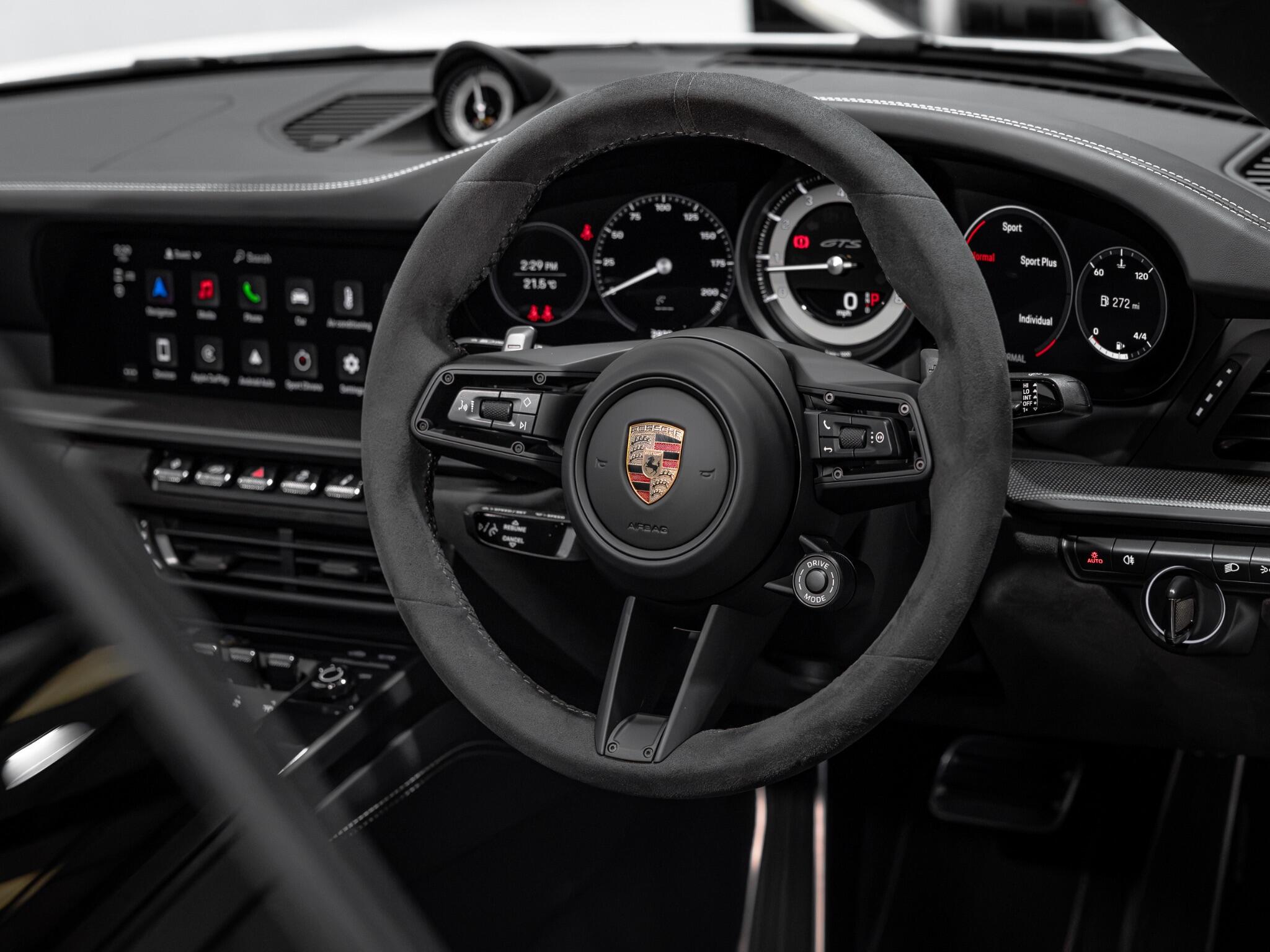 Porsche 911 view 17