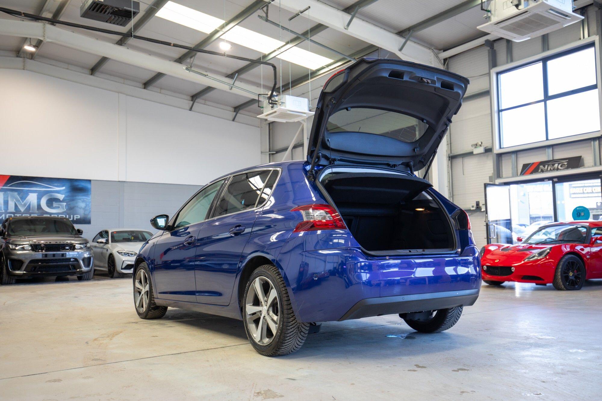 Peugeot 308 view 4