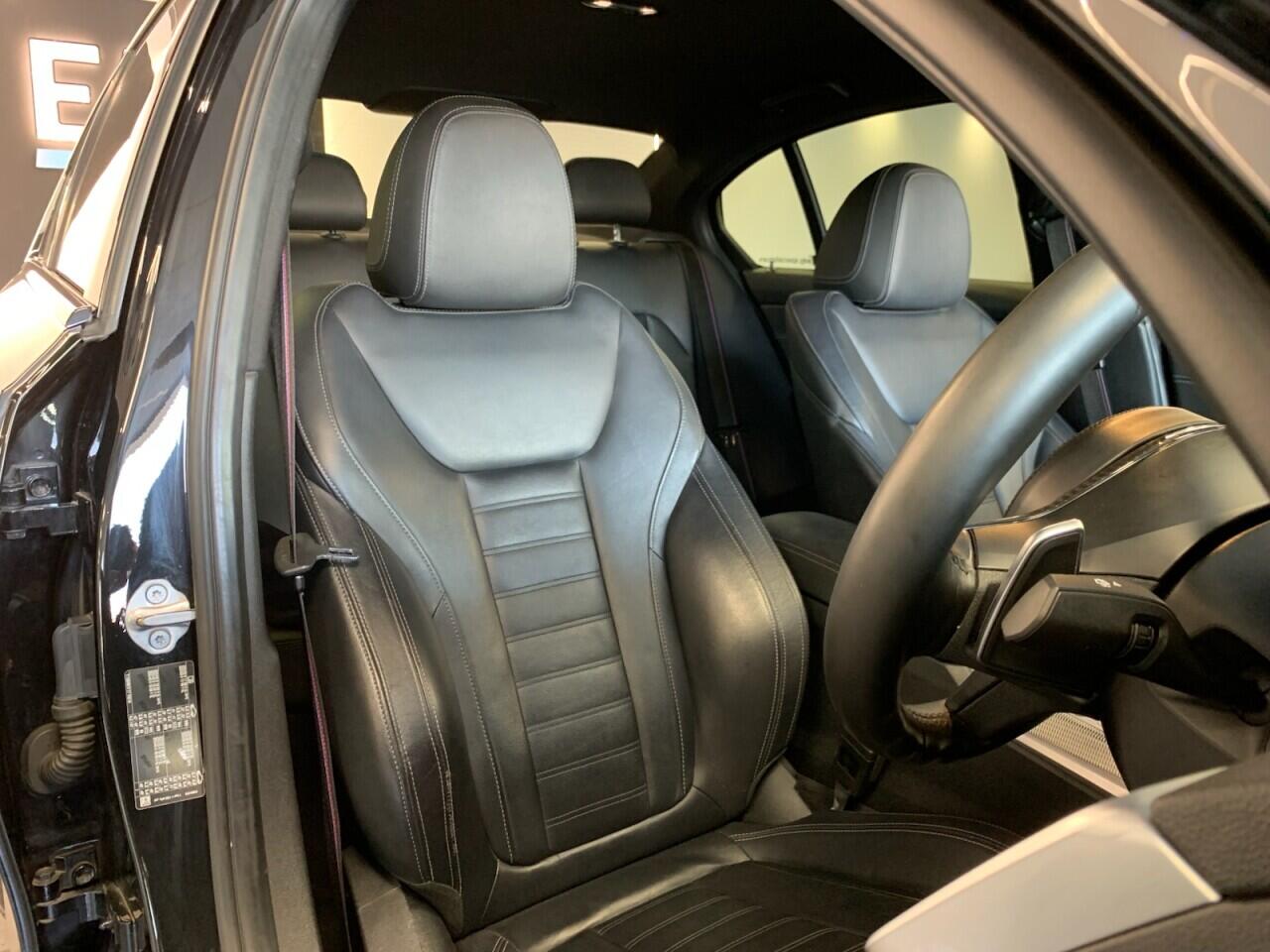 BMW 3 Series view 23