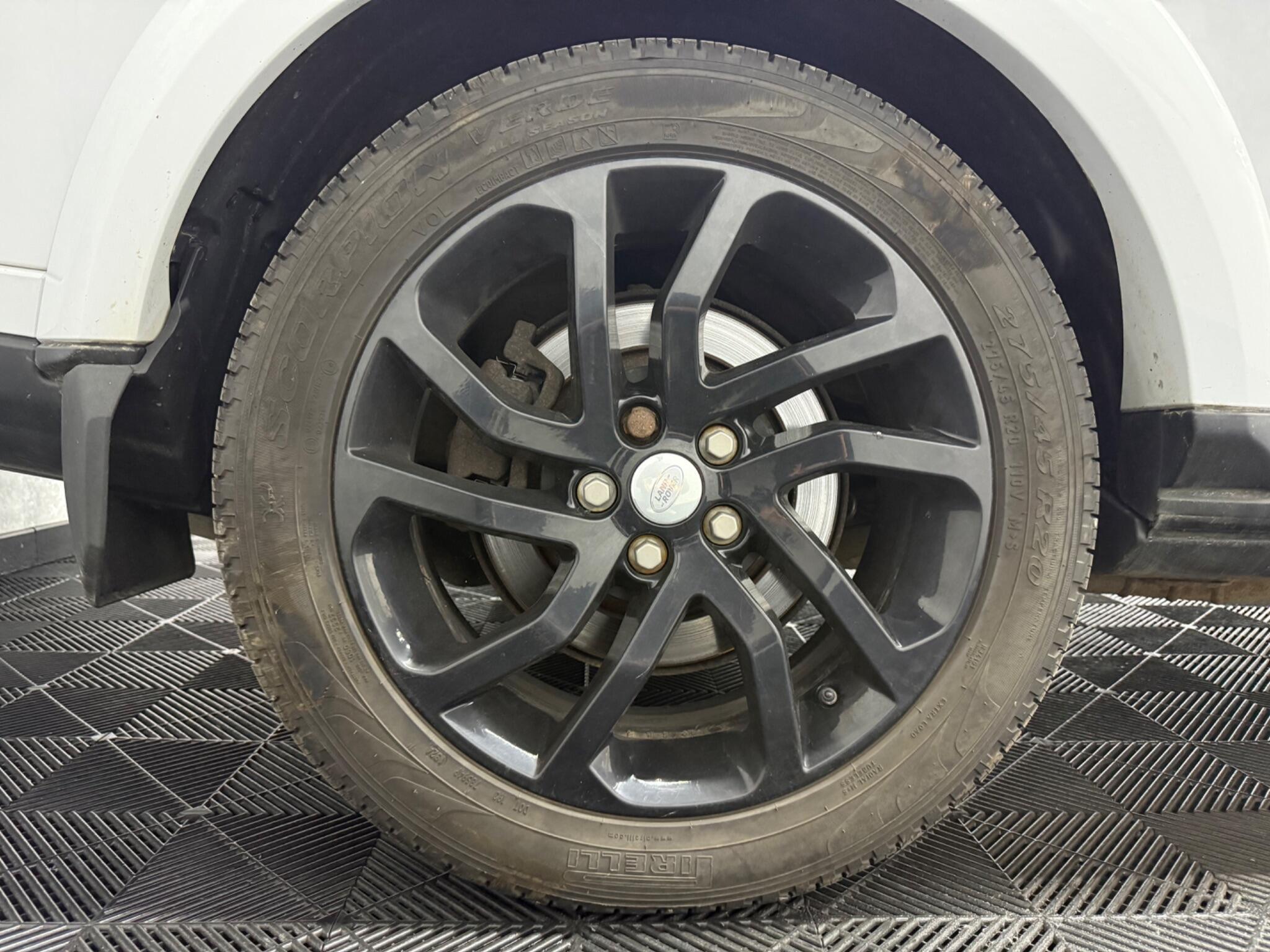Land Rover Discovery 4 view 24