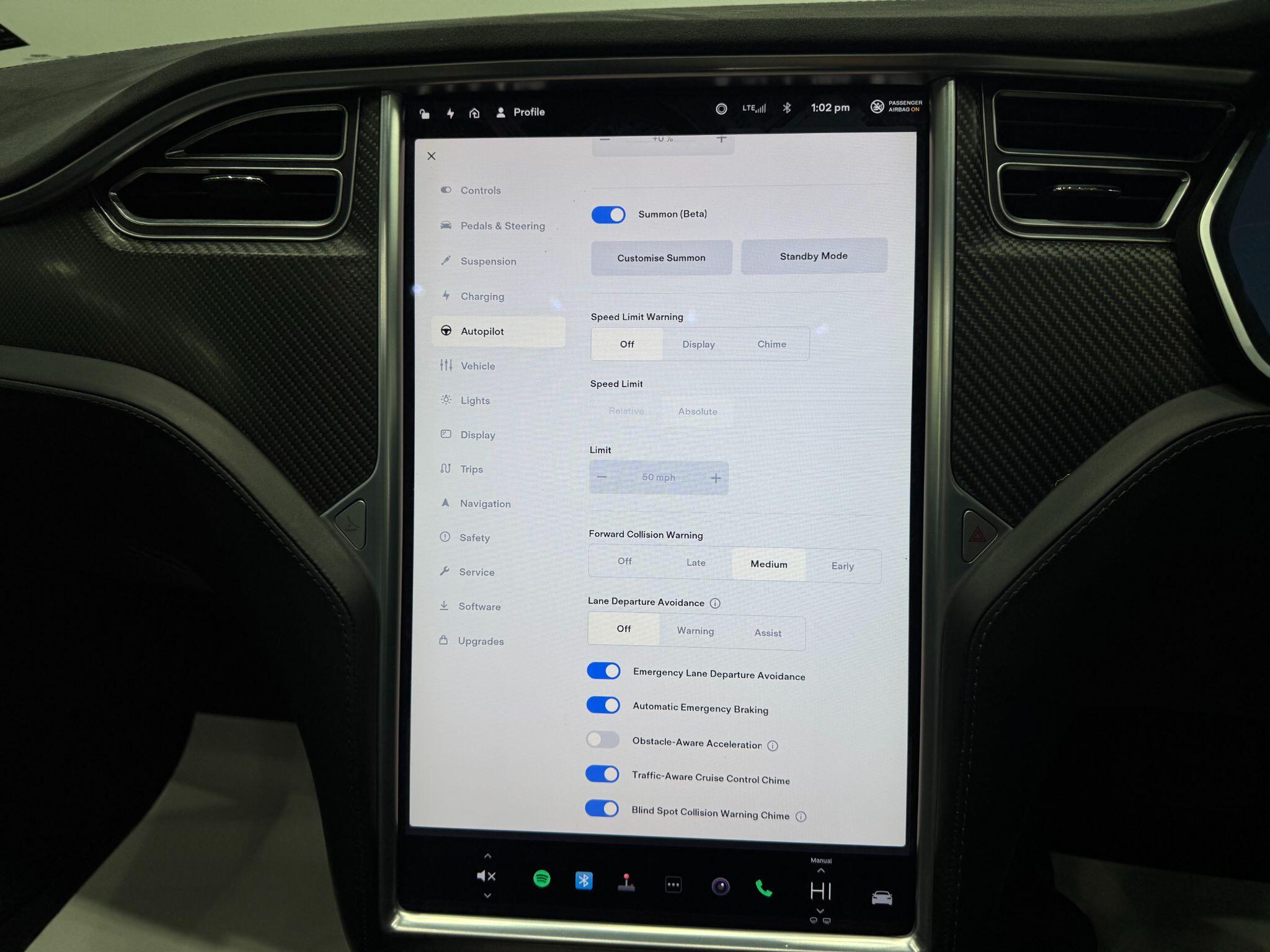 Tesla Model S view 39