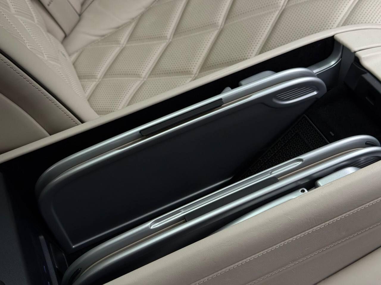 Mercedes-Benz S-Class view 25