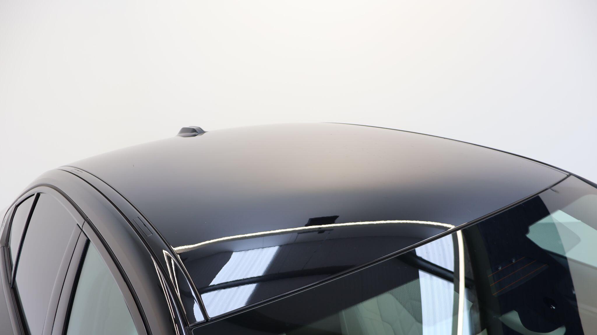 BMW 5 Series view 26