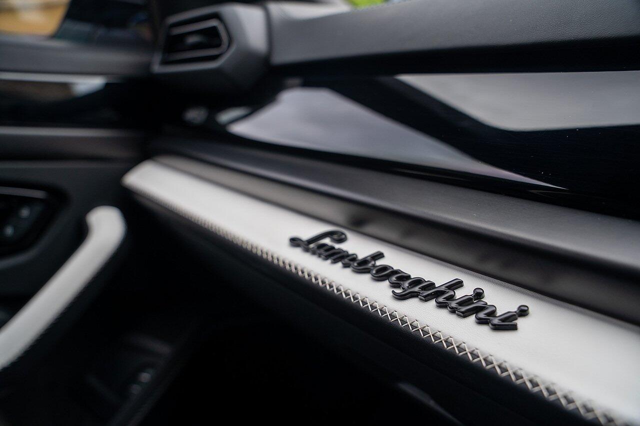Lamborghini Urus view 56