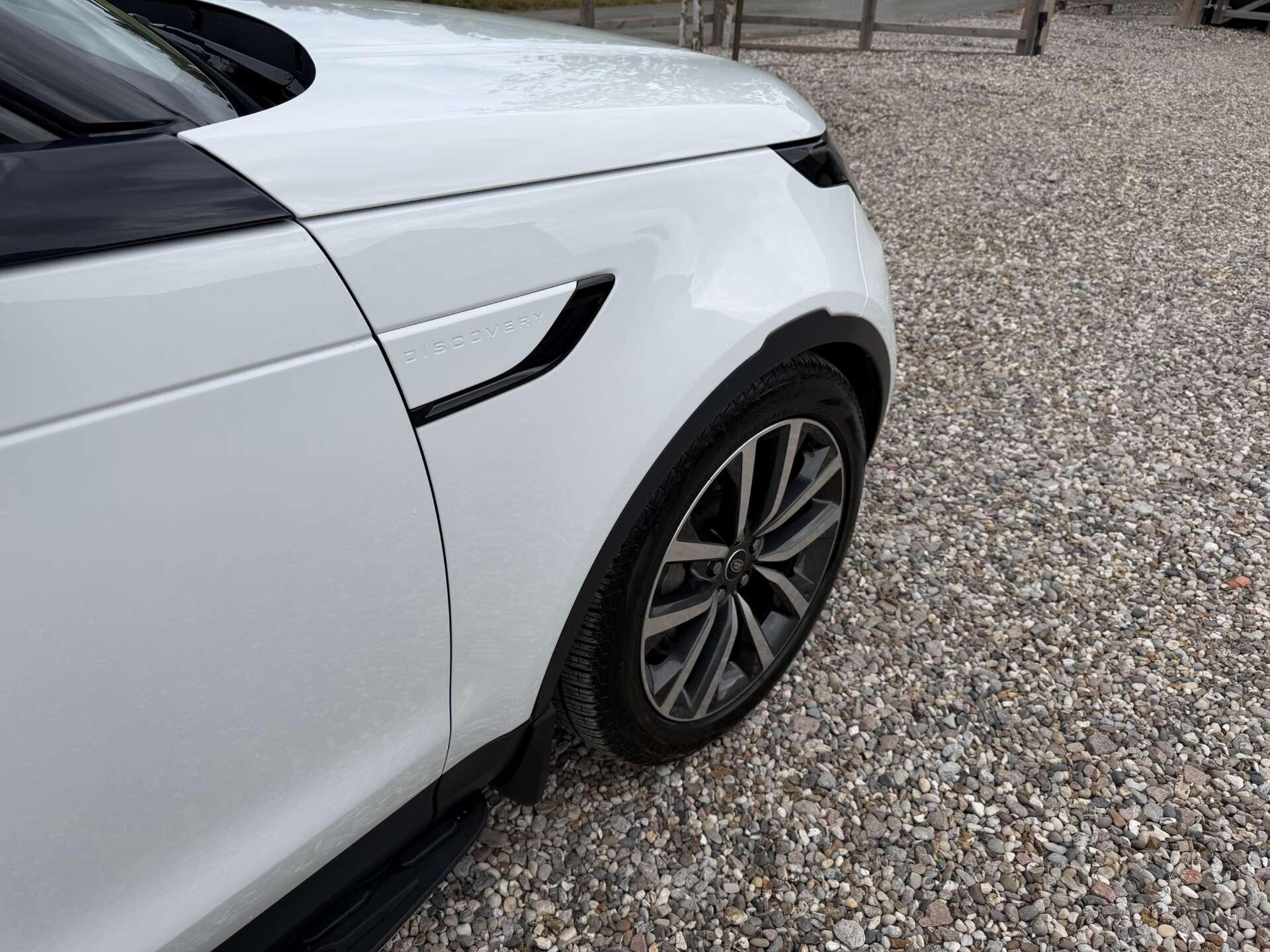 Land Rover Discovery view 13