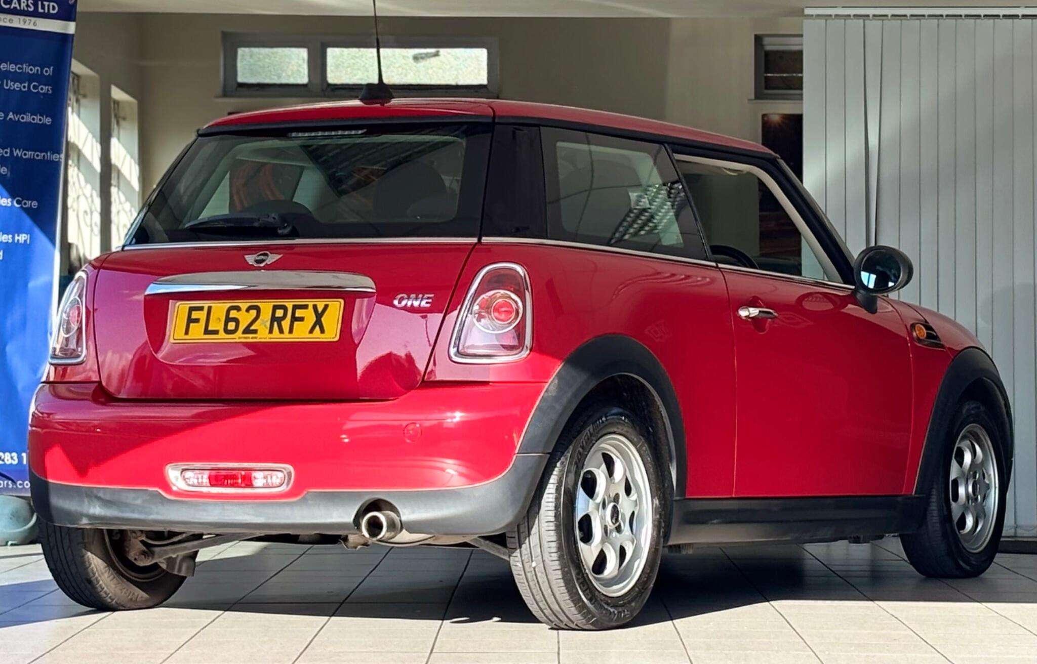 Mini Hatch view 7