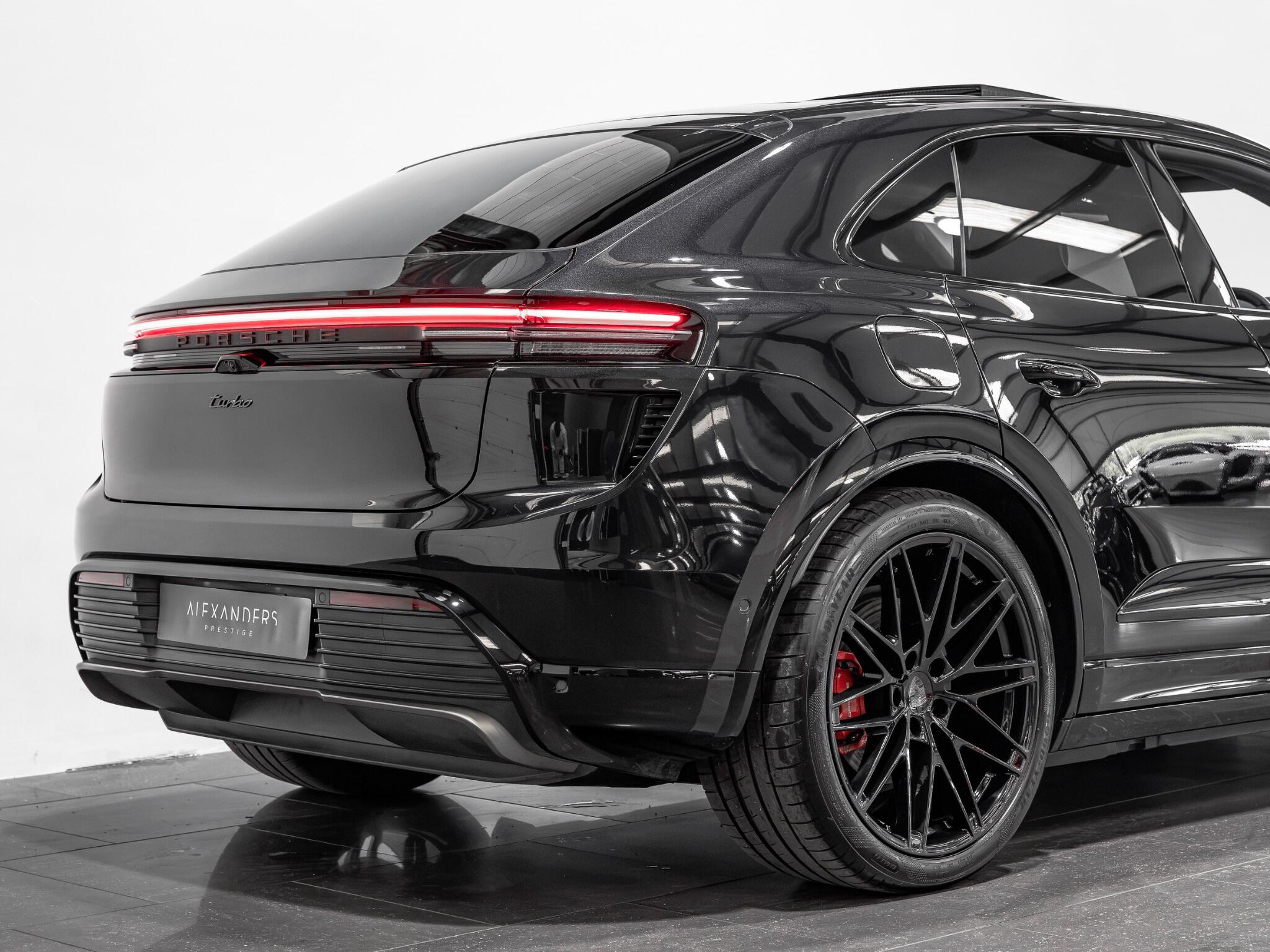 Porsche Macan view 11