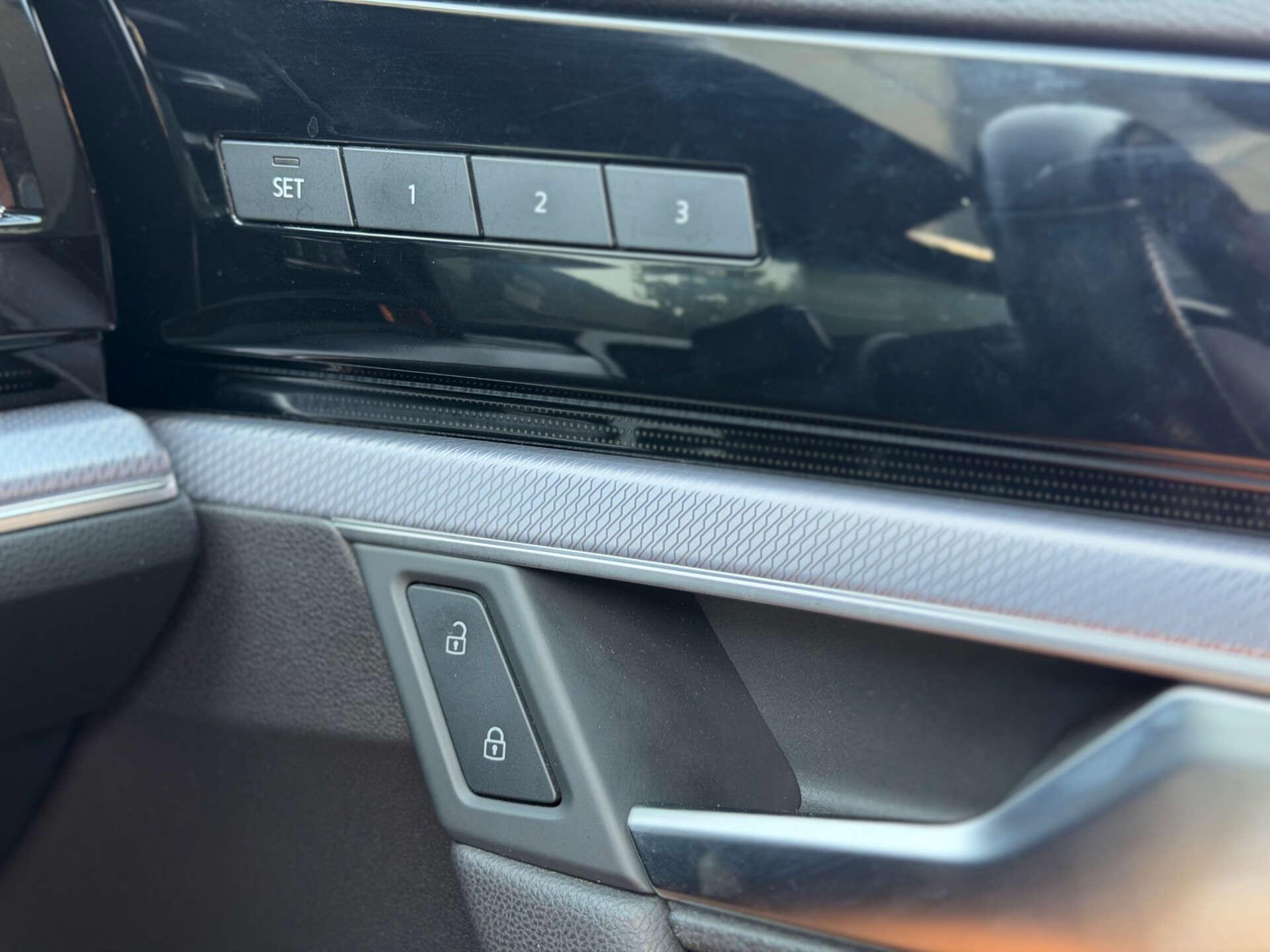 Volkswagen Touareg view 26