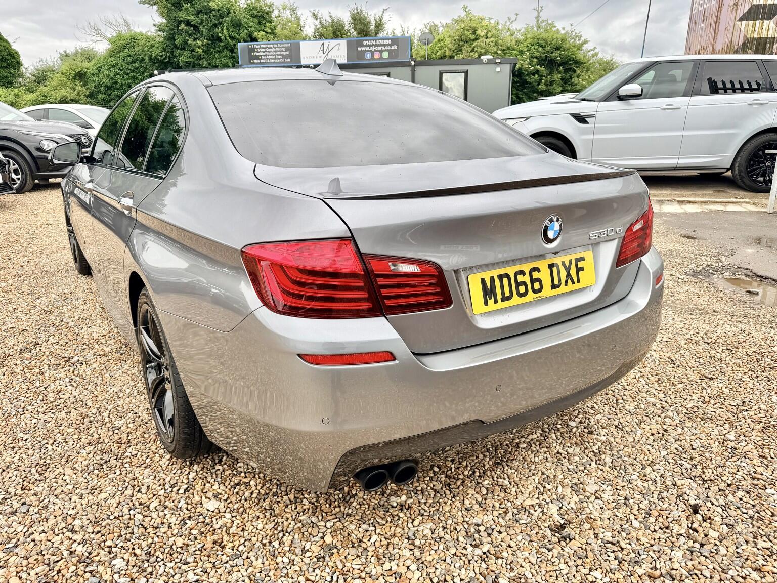 BMW 5 Series view 6