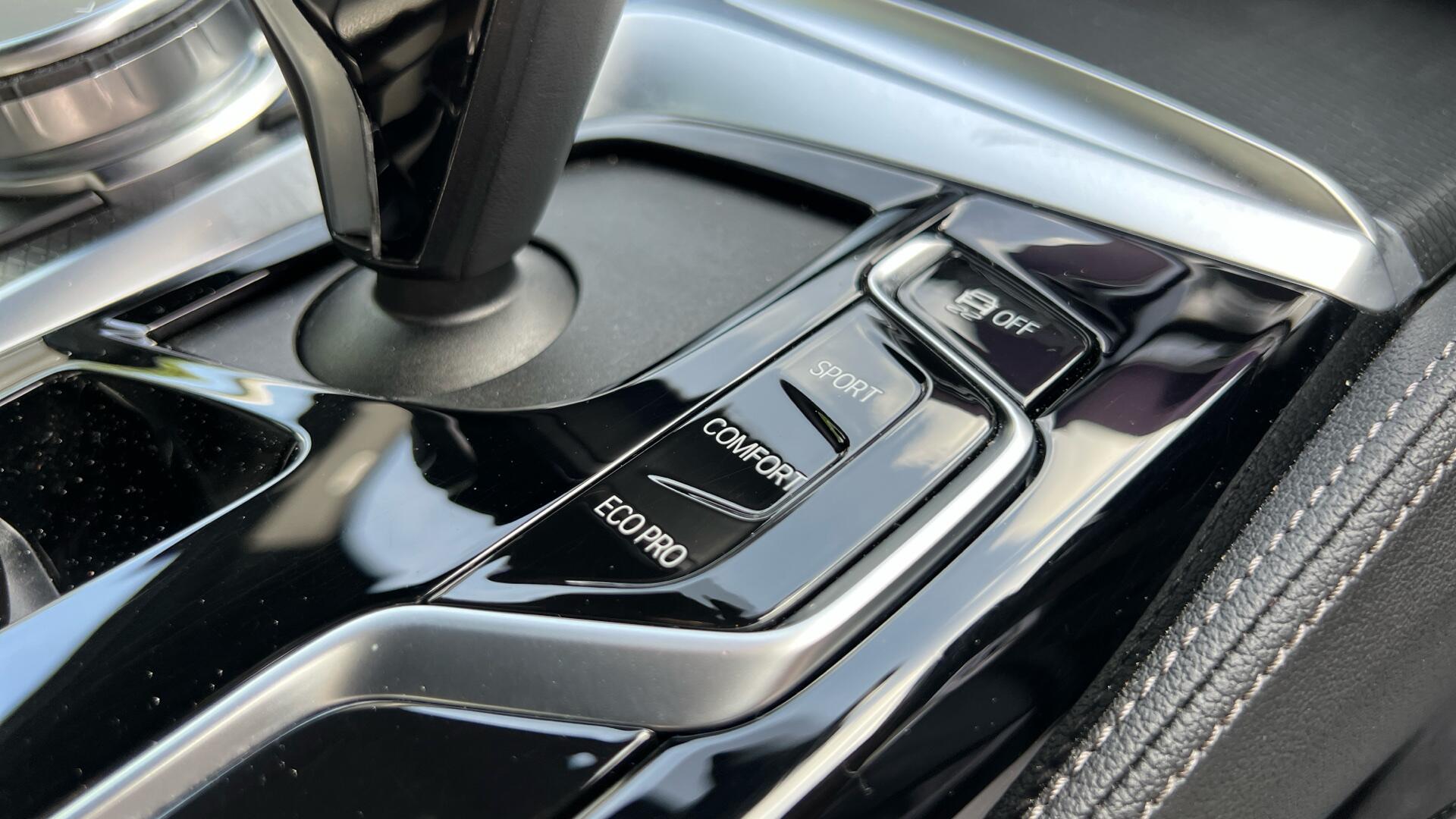 BMW 5 Series view 20