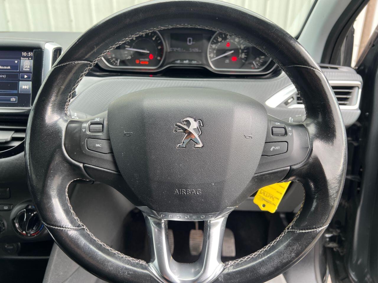 Peugeot 208 view 17