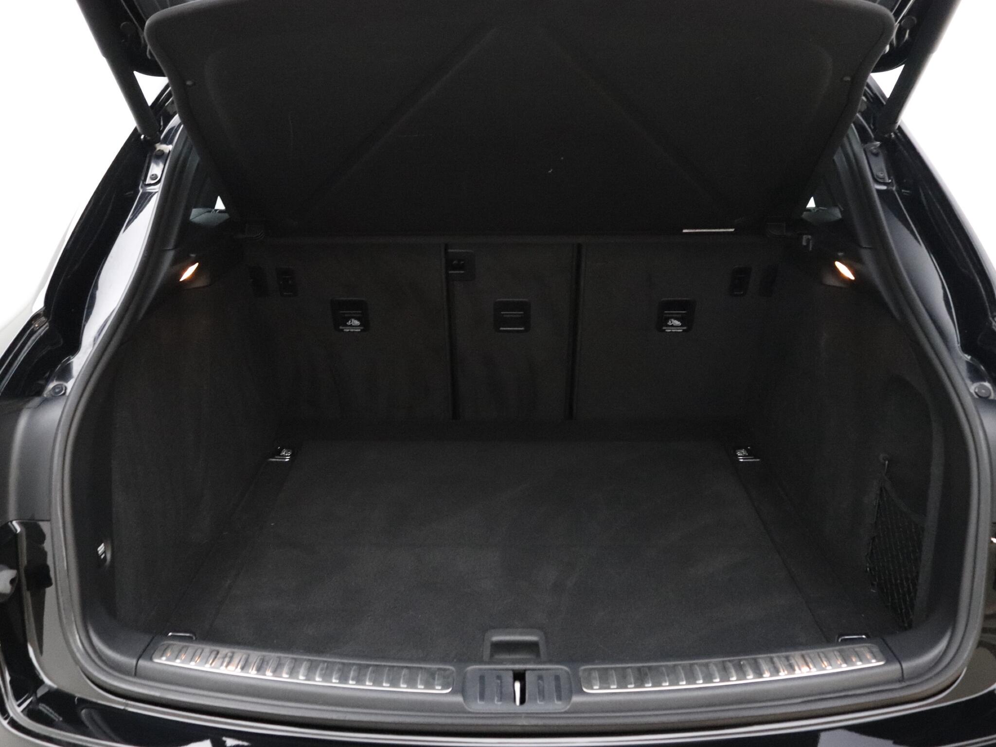 Porsche Macan view 18